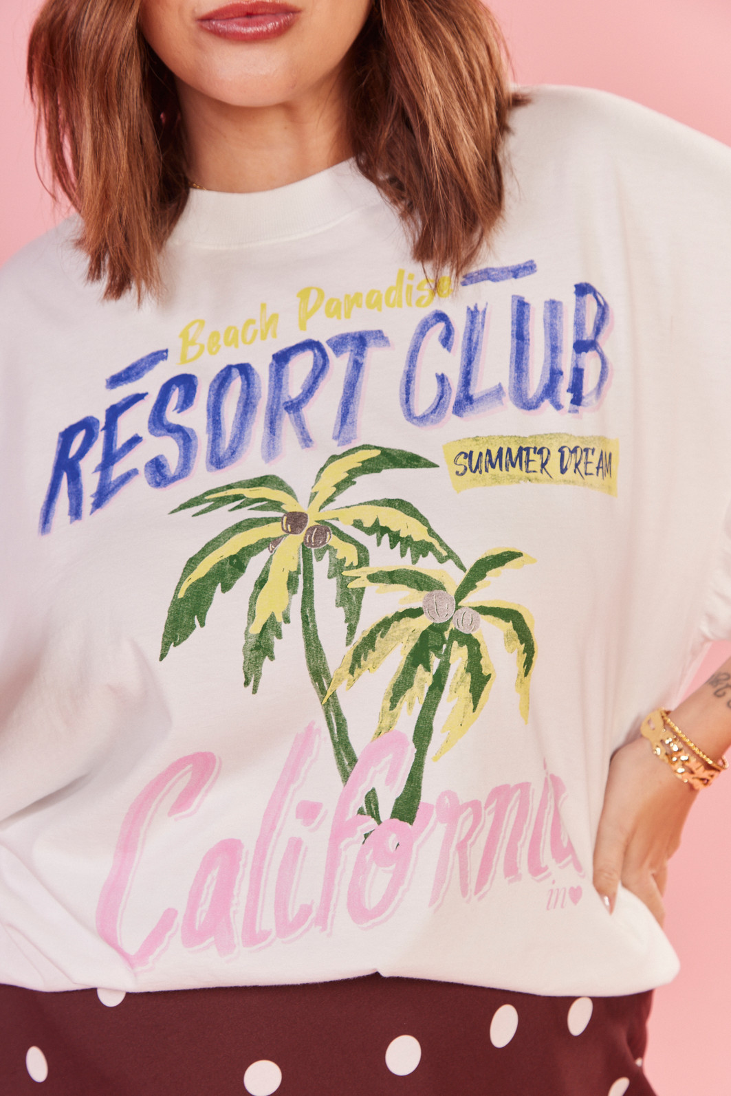 T-SHIRT OVER RESORT CLUB BRANCO ACUCAR T-SHIRT OVER RESORT CLUB BRANCO ACUCAR