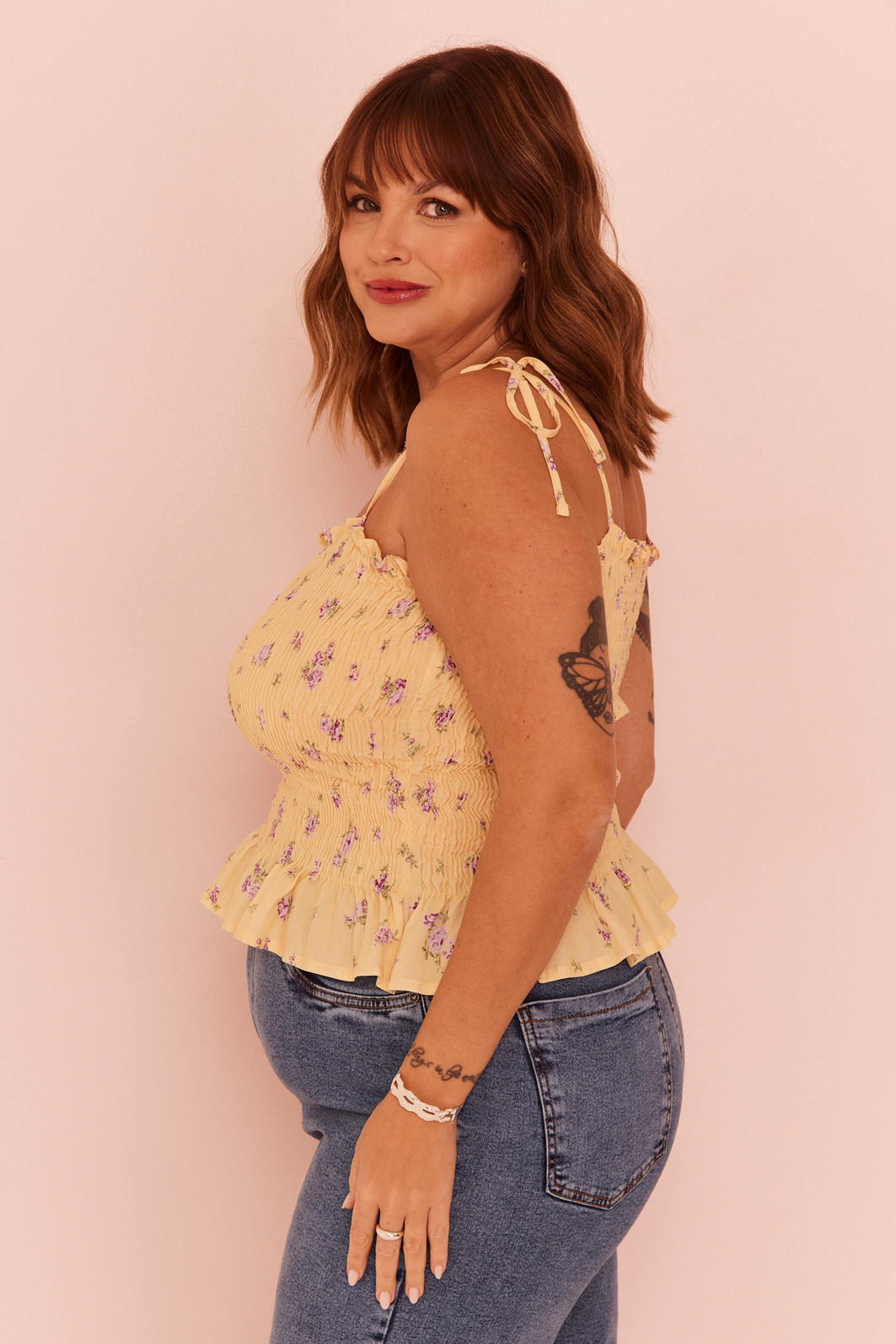 BLUSA ELAINE ESTAMPA FLORAL FUNDO AMARELO