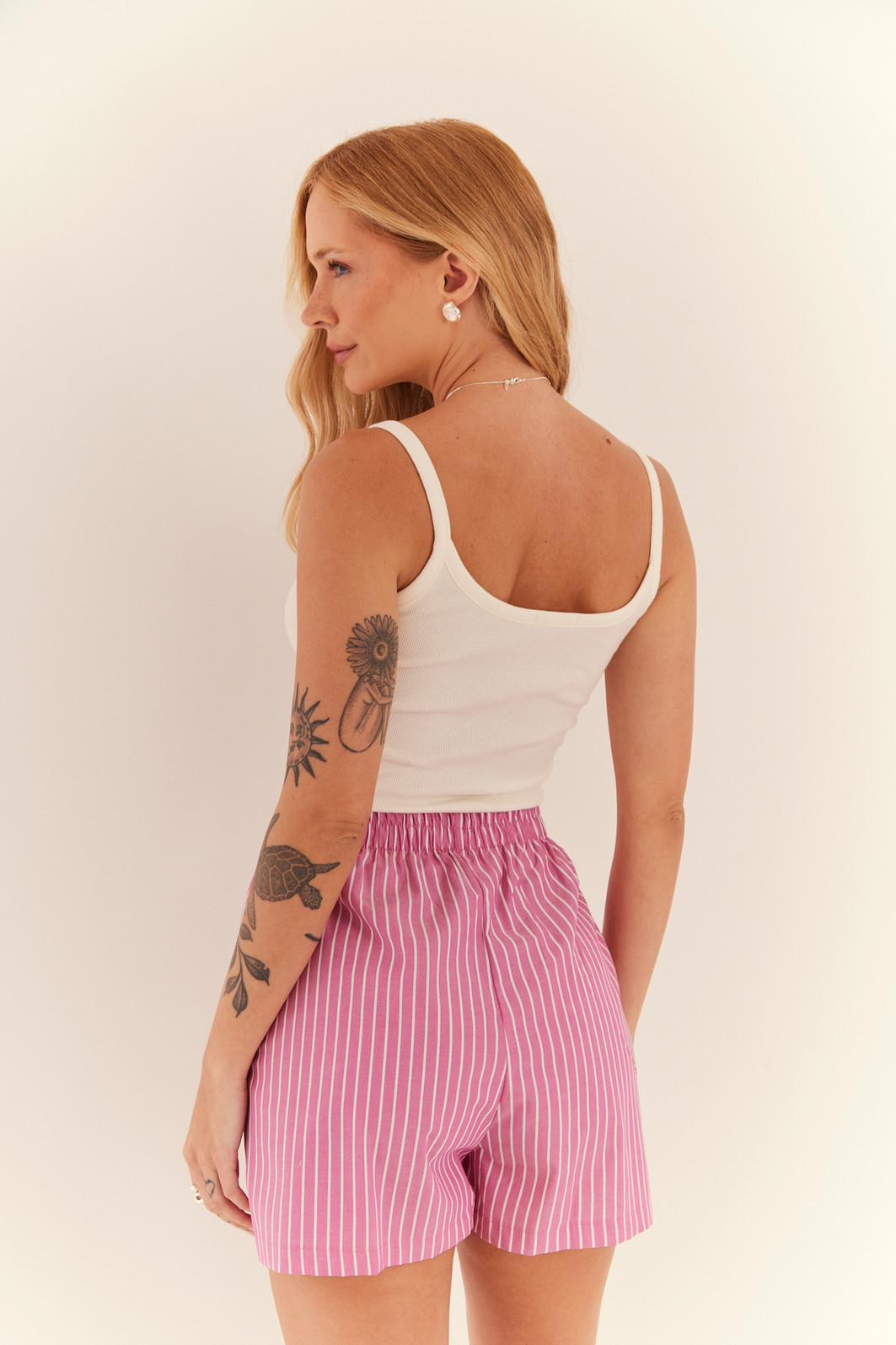 SHORTS NICE LISTRADO ROSA