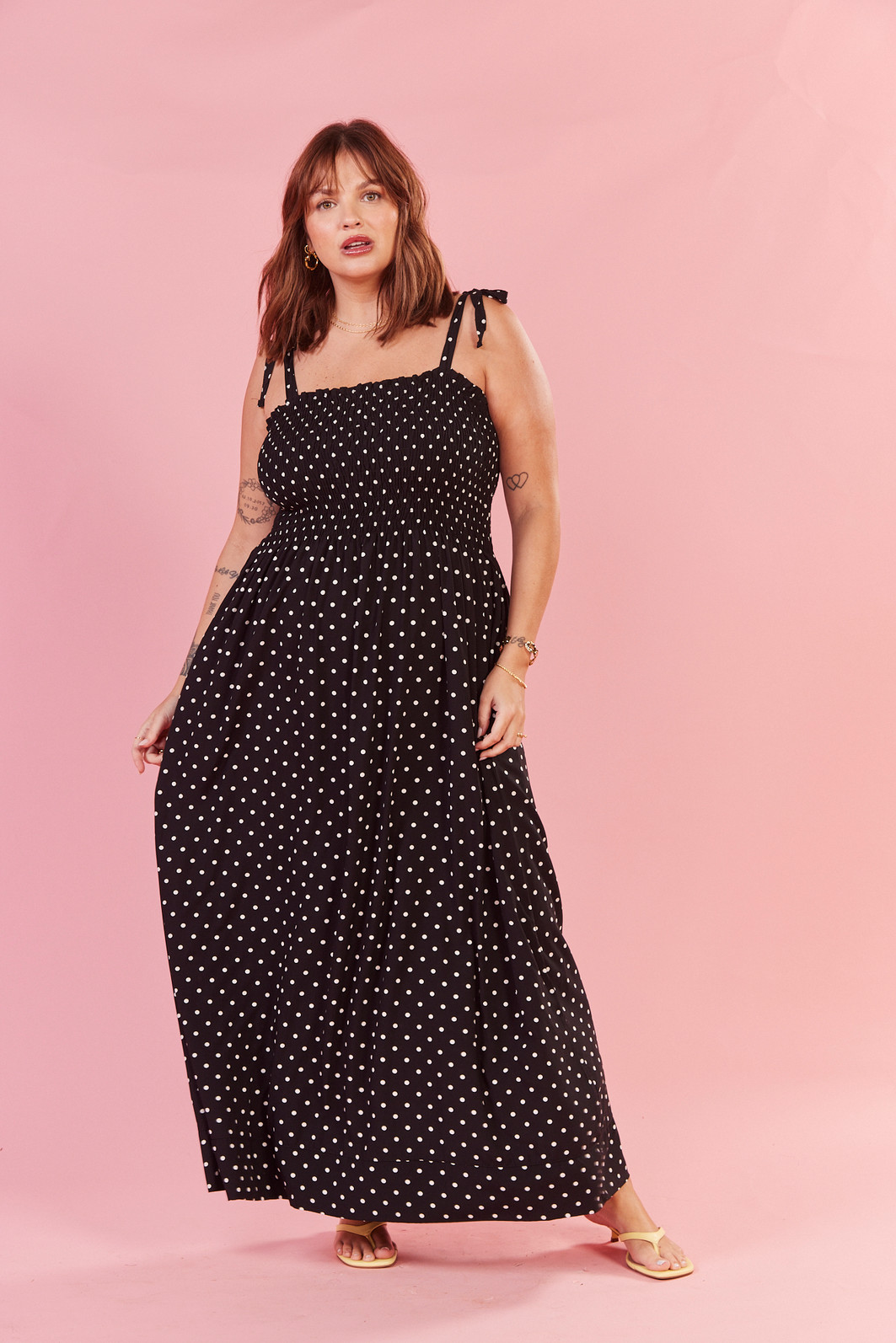 VESTIDO EMMA POA FUNDO PRETO VESTIDO EMMA POA FUNDO PRETO