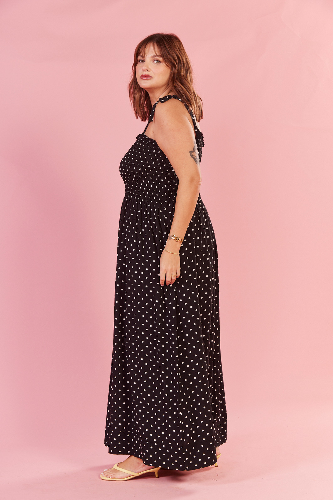 VESTIDO EMMA POA FUNDO PRETO VESTIDO EMMA POA FUNDO PRETO