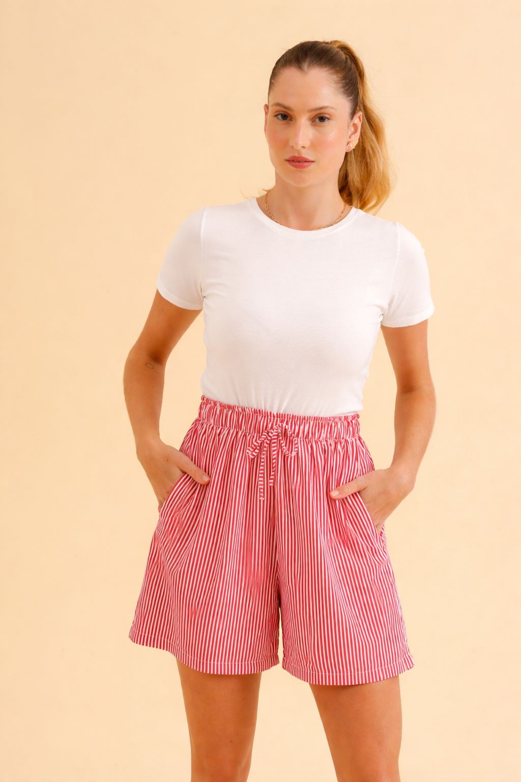 SHORTS LISTRADO LISTRADO VERMELHO