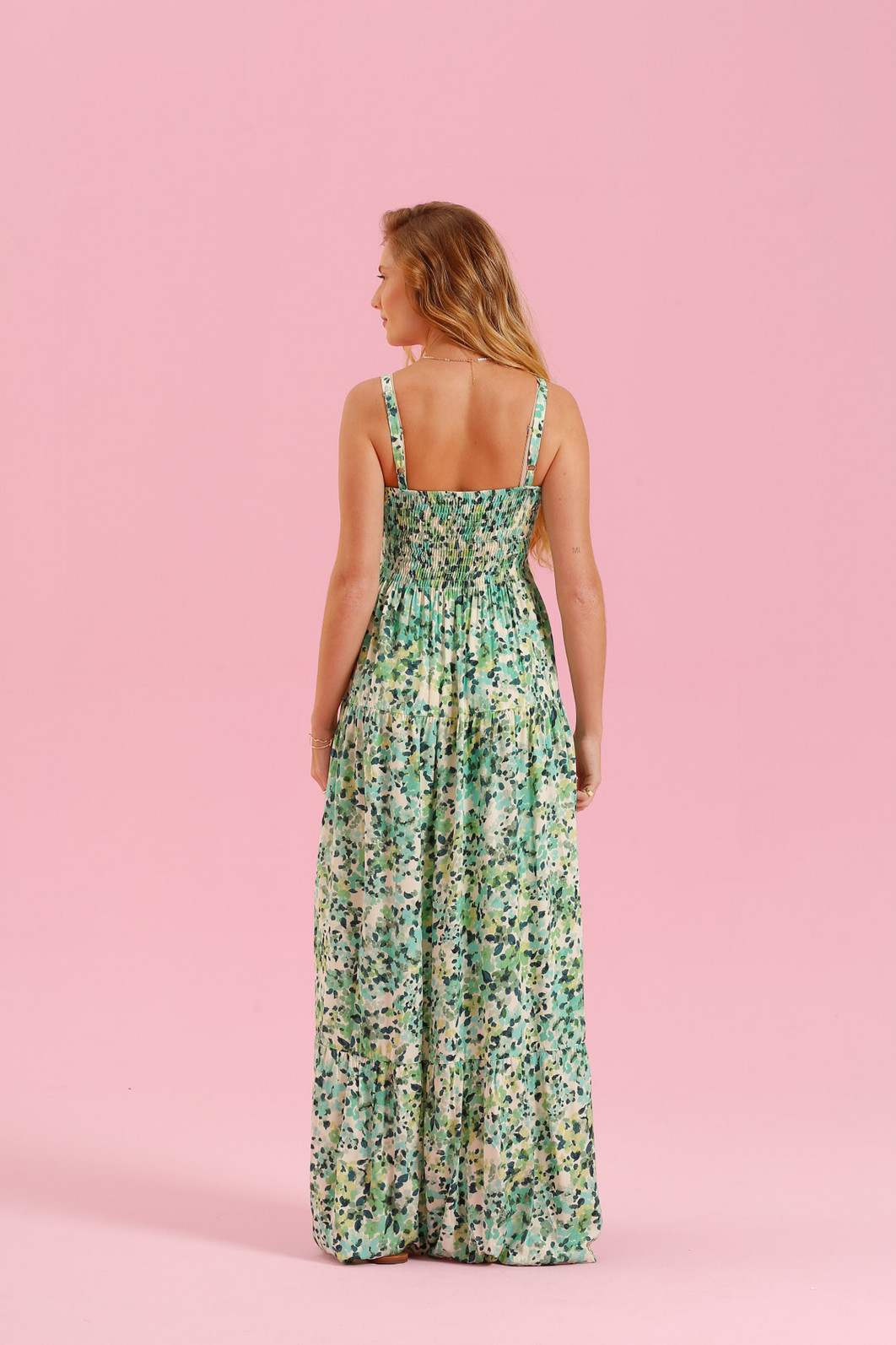 VESTIDO LONGO DE ALÇA FLORAL FUNDO VERDE VESTIDO LONGO DE ALÇA FLORAL FUNDO VERDE