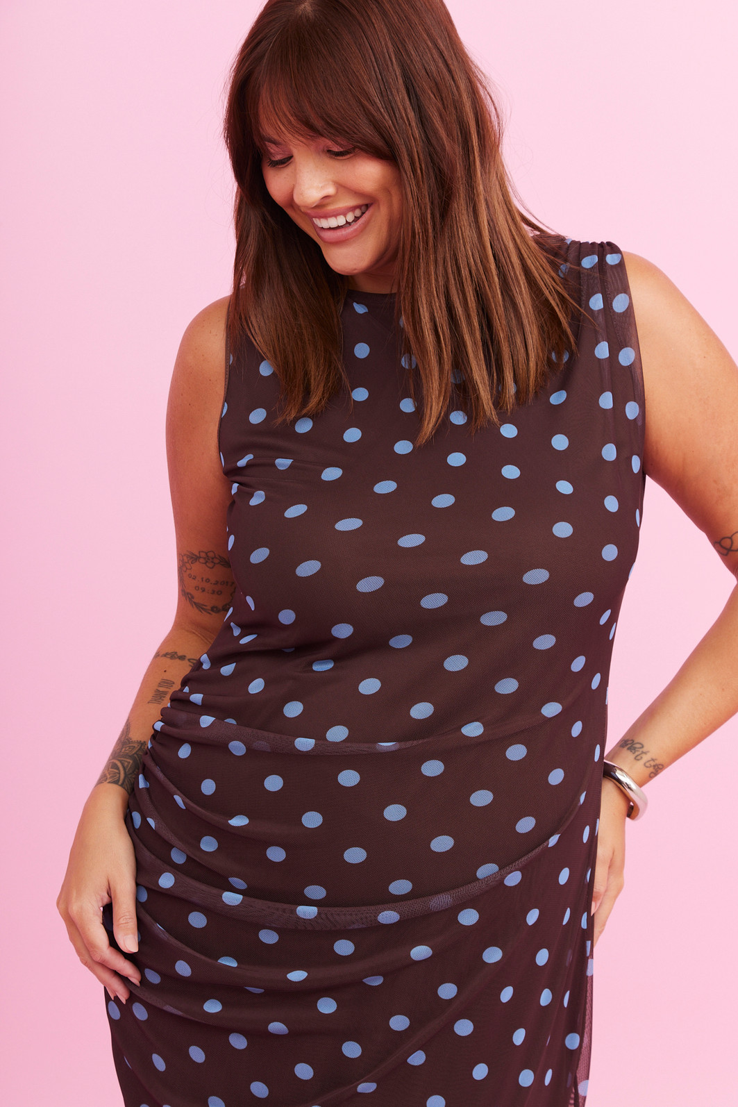 VESTIDO TULE JULIANA POA AZUL FUNDO MARROM VESTIDO TULE JULIANA POA AZUL FUNDO MARROM