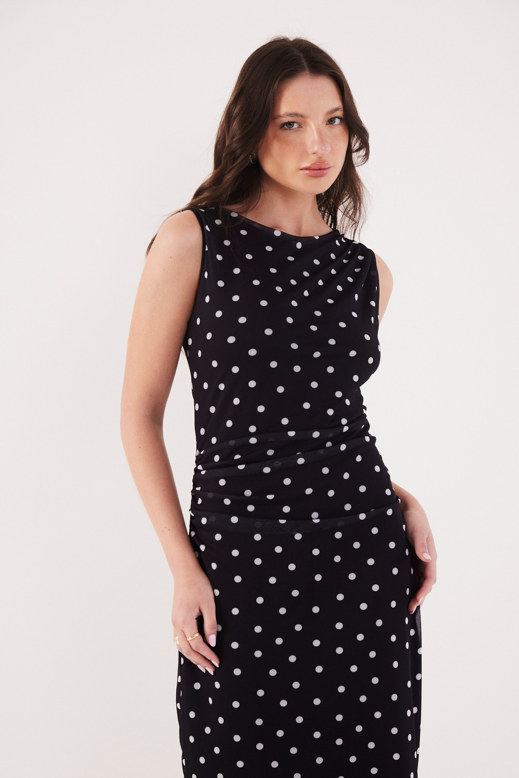 VESTIDO JULIA POA FUNDO PRETO VESTIDO JULIA POA FUNDO PRETO