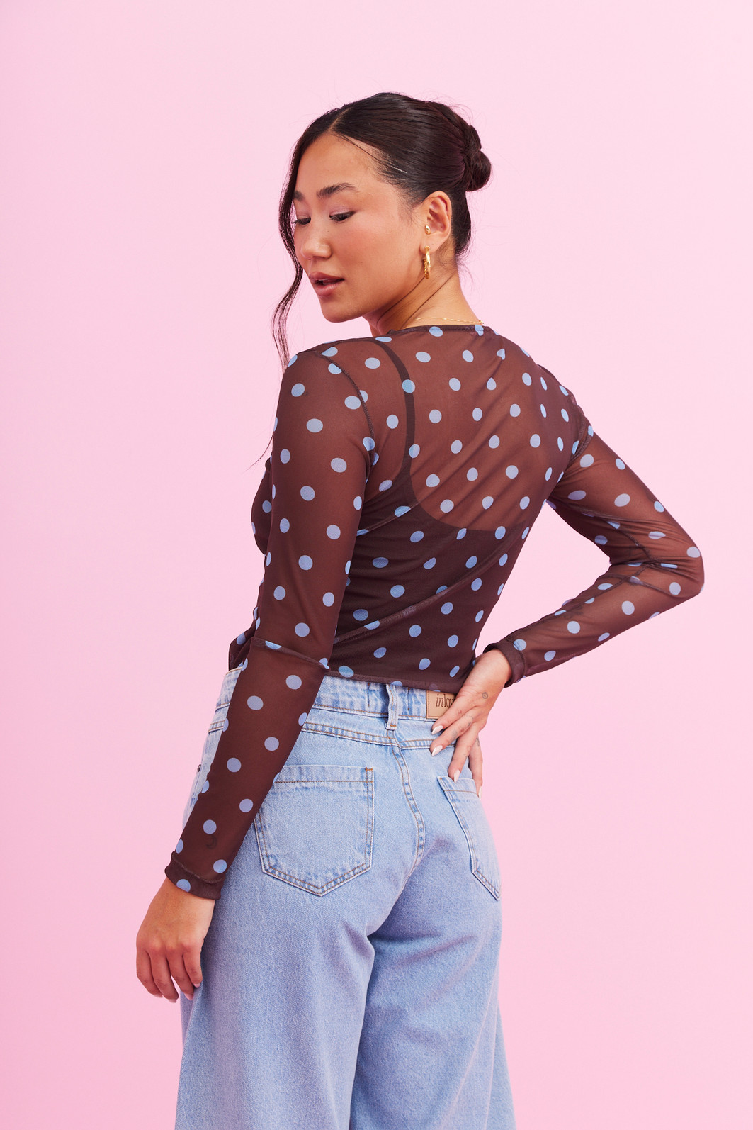 BLUSA TULE AMANDA POA AZUL FUNDO MARROM BLUSA TULE AMANDA POA AZUL FUNDO MARROM