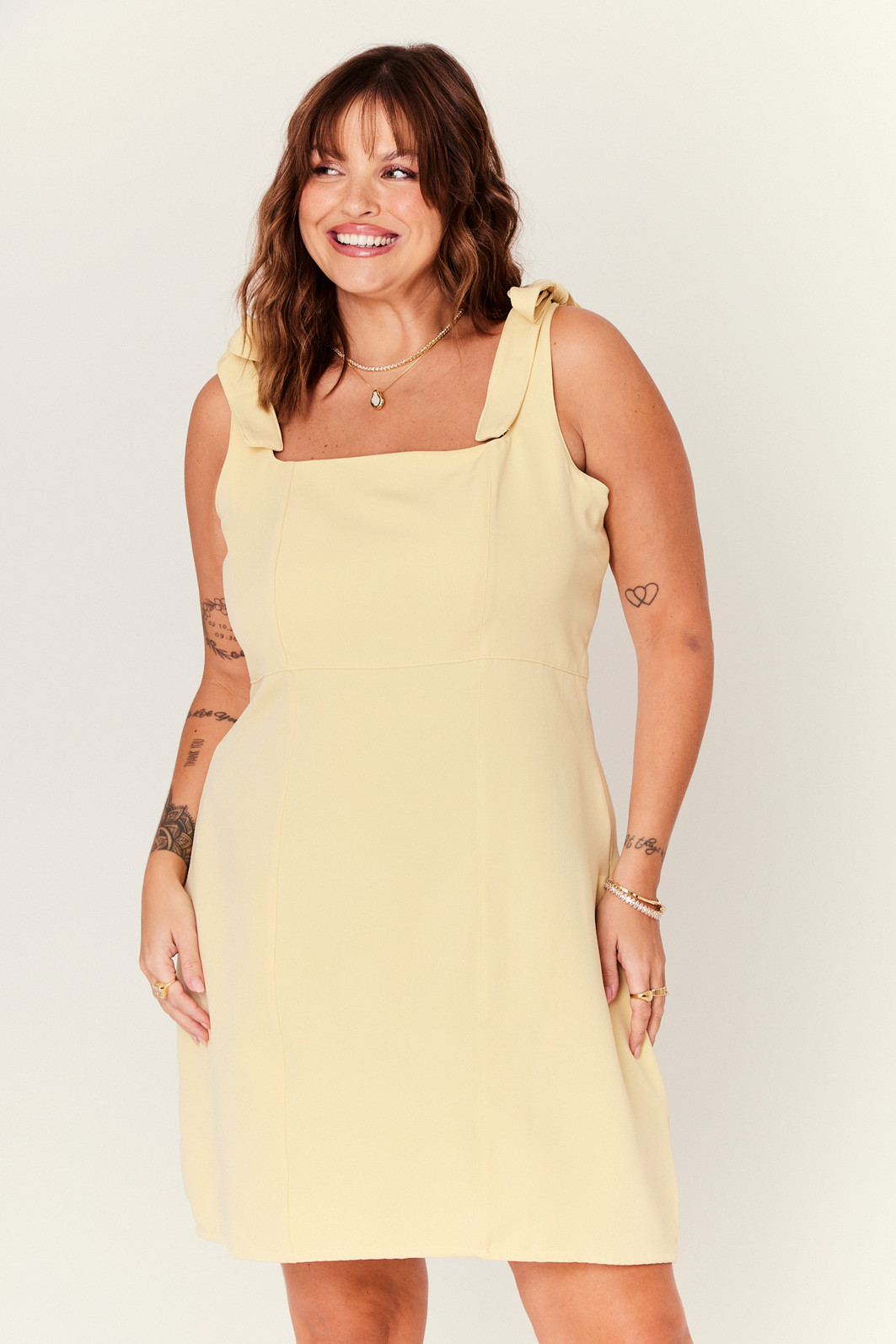 VESTIDO LAÇO OMBRO AMARELO VESTIDO LAÇO OMBRO AMARELO