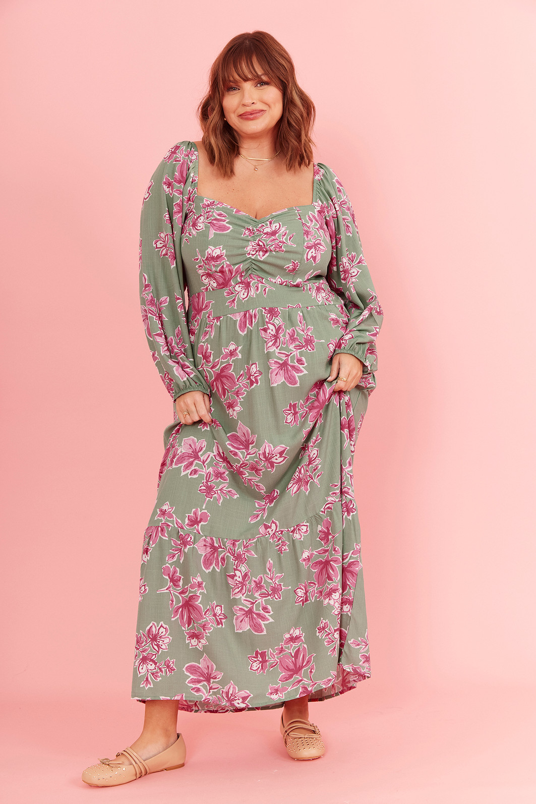 VESTIDO JENNI FLORAL FUNDO VERDE VESTIDO JENNI FLORAL FUNDO VERDE