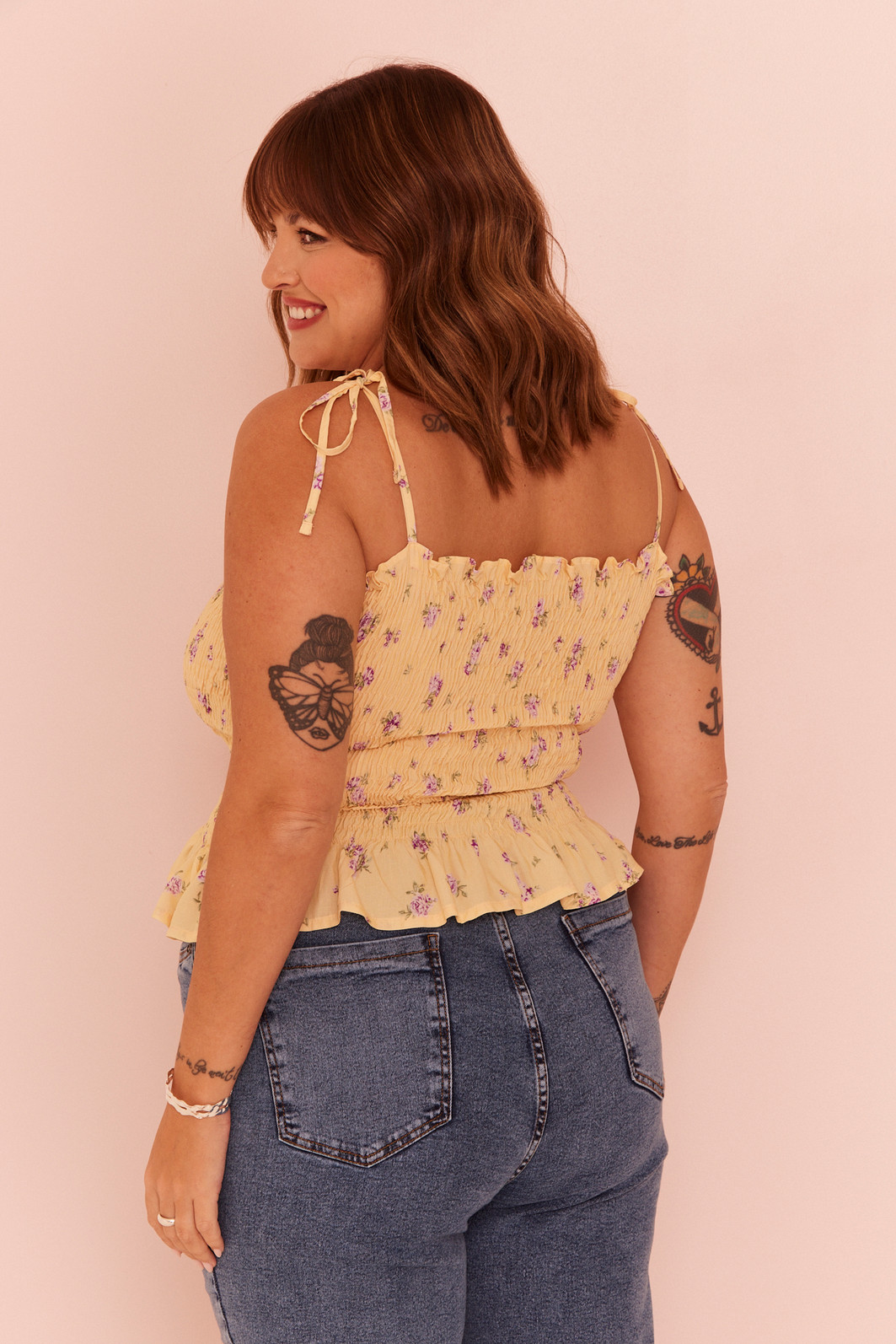 BLUSA ELAINE ESTAMPA FLORAL FUNDO AMARELO