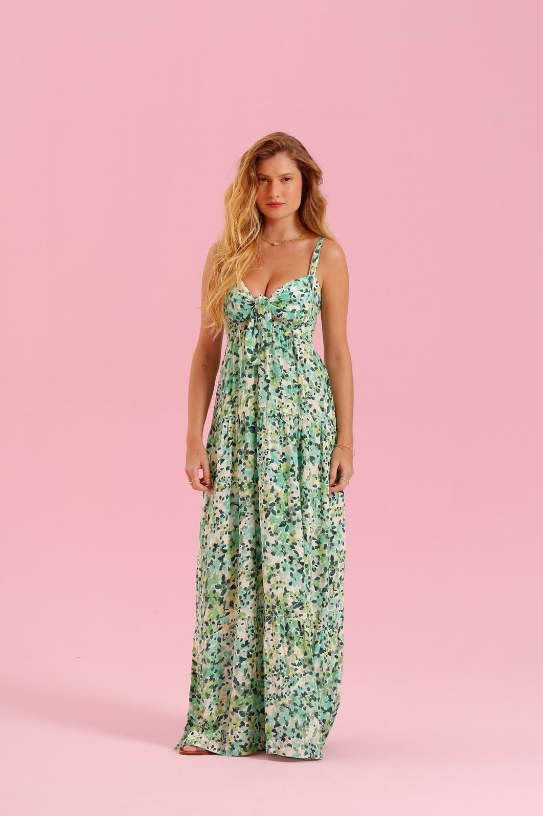 VESTIDO LONGO DE ALÇA FLORAL FUNDO VERDE VESTIDO LONGO DE ALÇA FLORAL FUNDO VERDE