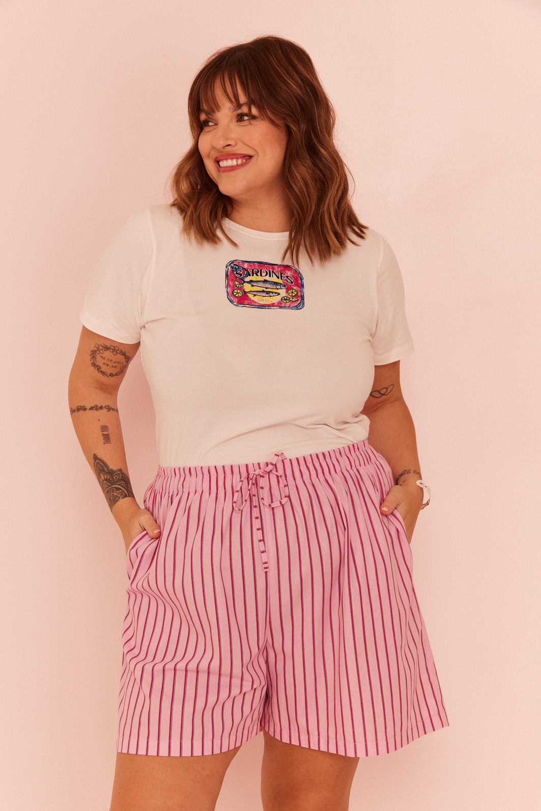 SHORTS CAMILE LISTRADO ROSA E VERMELHO SHORTS CAMILE LISTRADO ROSA E VERMELHO