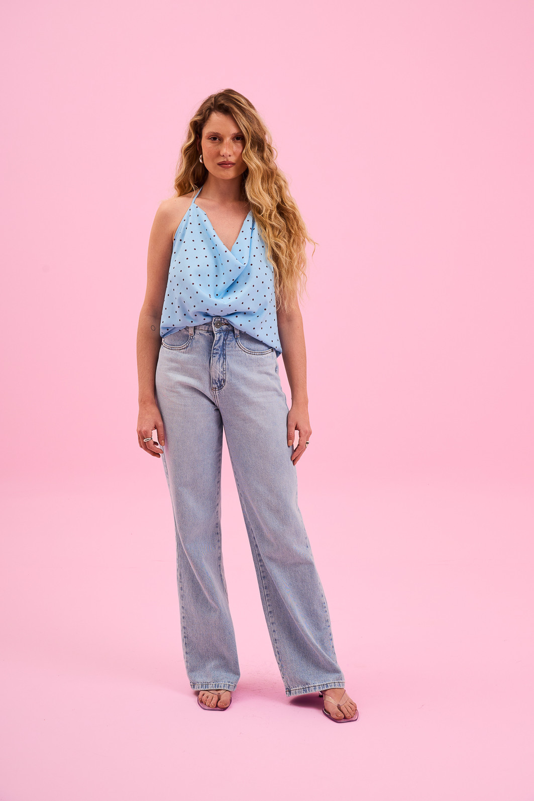 BLUSA EM CREPE MEL POA FUNDO AZUL BLUSA EM CREPE MEL POA FUNDO AZUL
