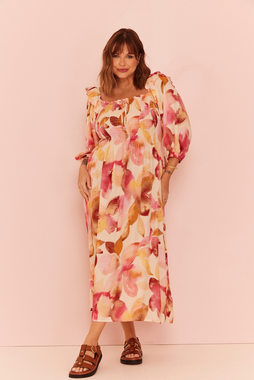 VESTIDO MIDI LAURA FLORAL FUNDO OFF VESTIDO MIDI LAURA FLORAL FUNDO OFF