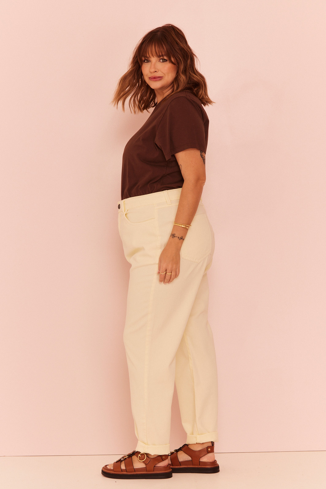 CALÇA MOM JEANS GISELA AMARELO MANTEIGA CALÇA MOM JEANS GISELA AMARELO MANTEIGA