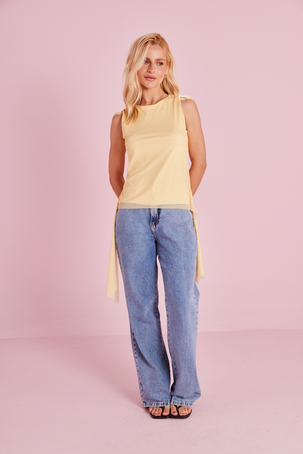 BLUSA REGATA EM TULE PALOMA AMARELO BLUSA REGATA EM TULE PALOMA AMARELO
