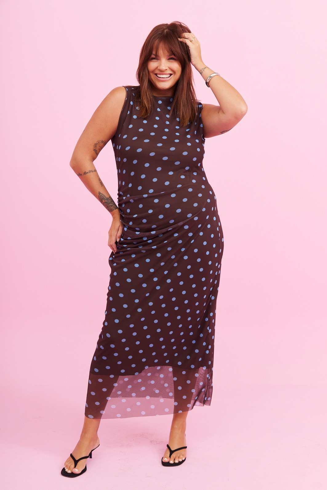 VESTIDO TULE JULIANA POA AZUL FUNDO MARROM VESTIDO TULE JULIANA POA AZUL FUNDO MARROM