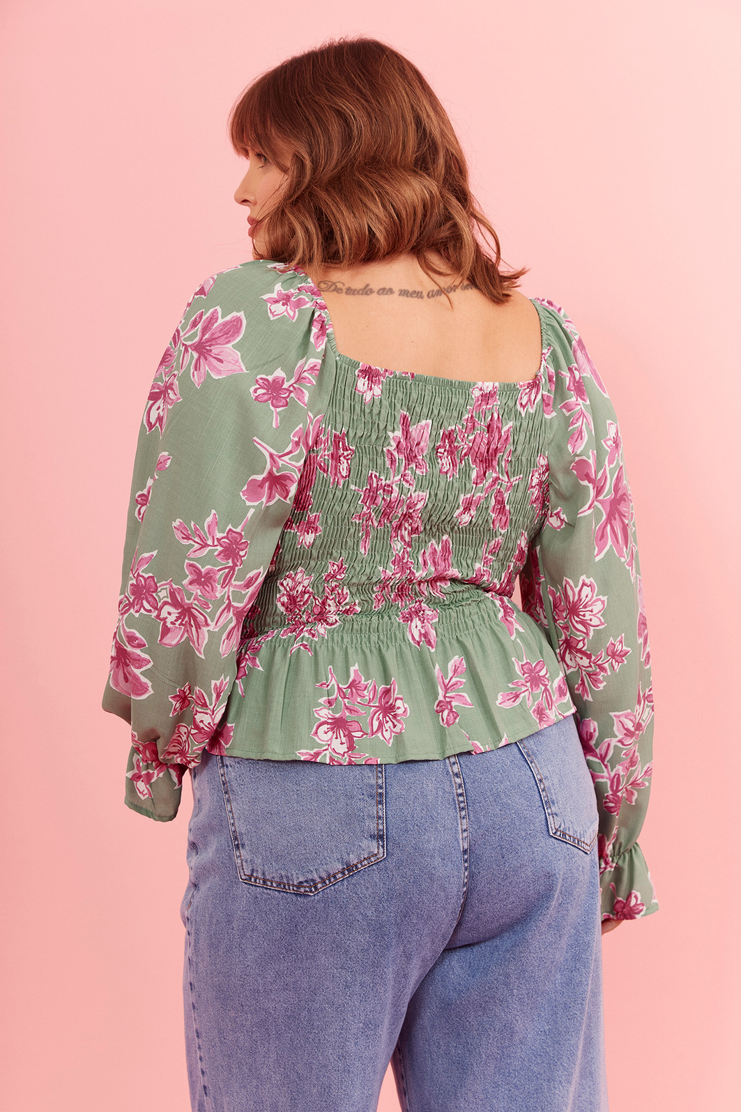 BLUSA FLOWER FLORAL FUNDO VERDE BLUSA FLOWER FLORAL FUNDO VERDE