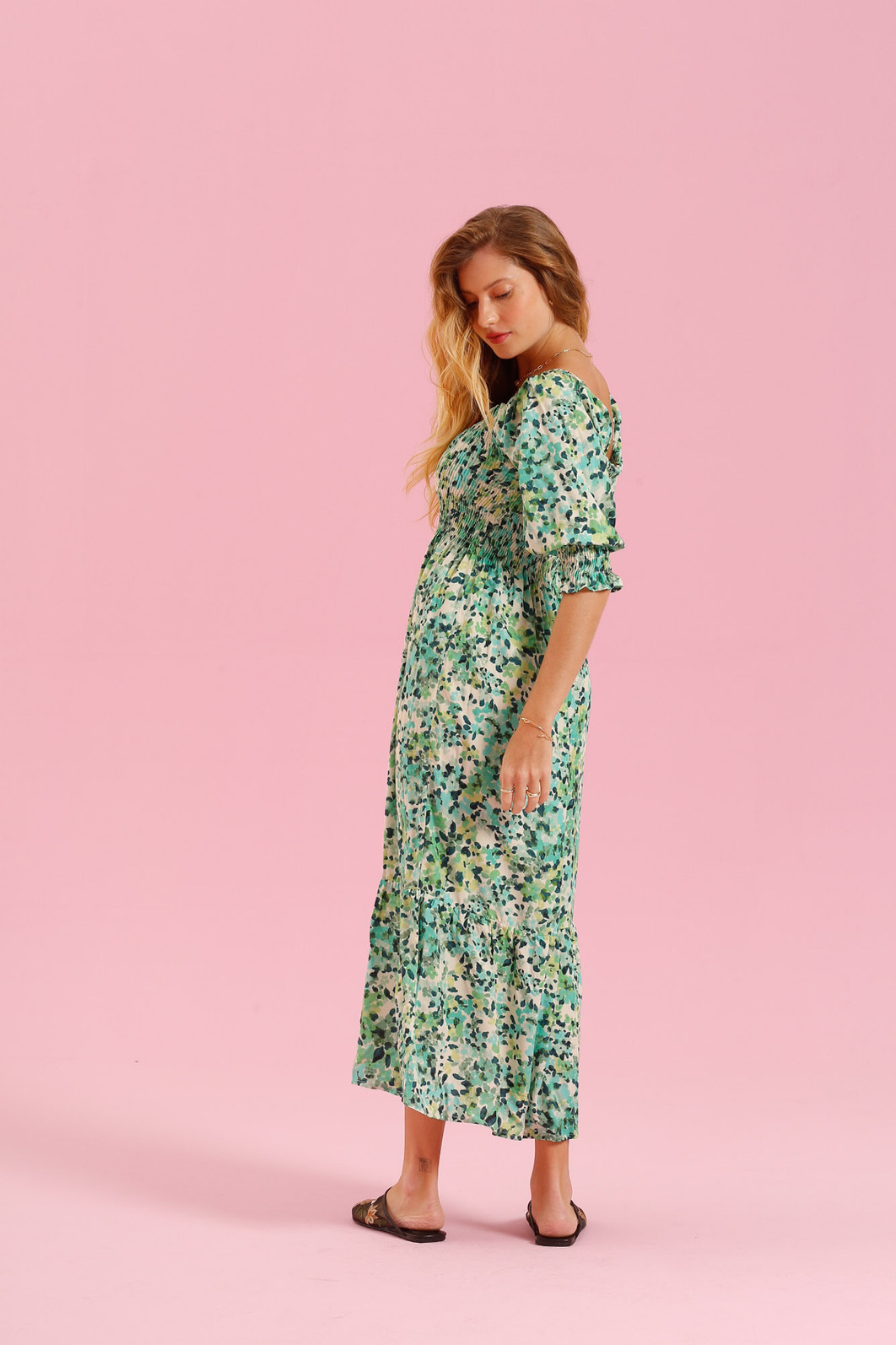 VESTIDO MIDI FLORAL VERDE ESTAMPA FLORAL