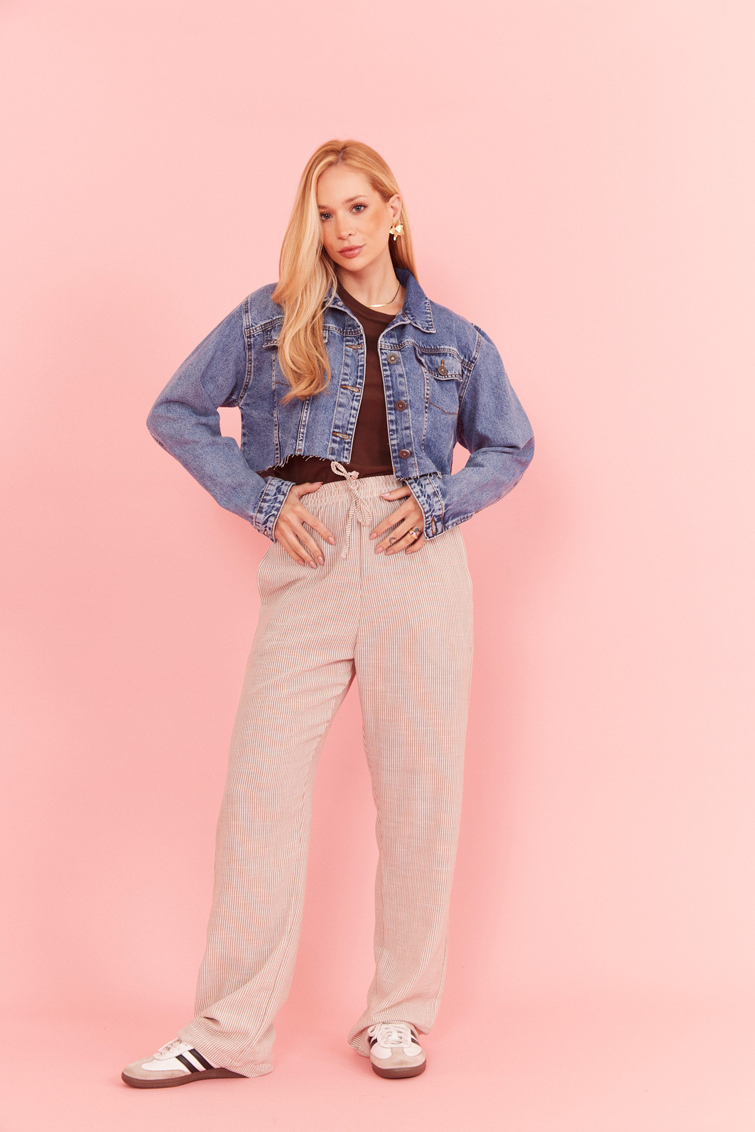 CALÇA JOICE LISTRADO BEGE