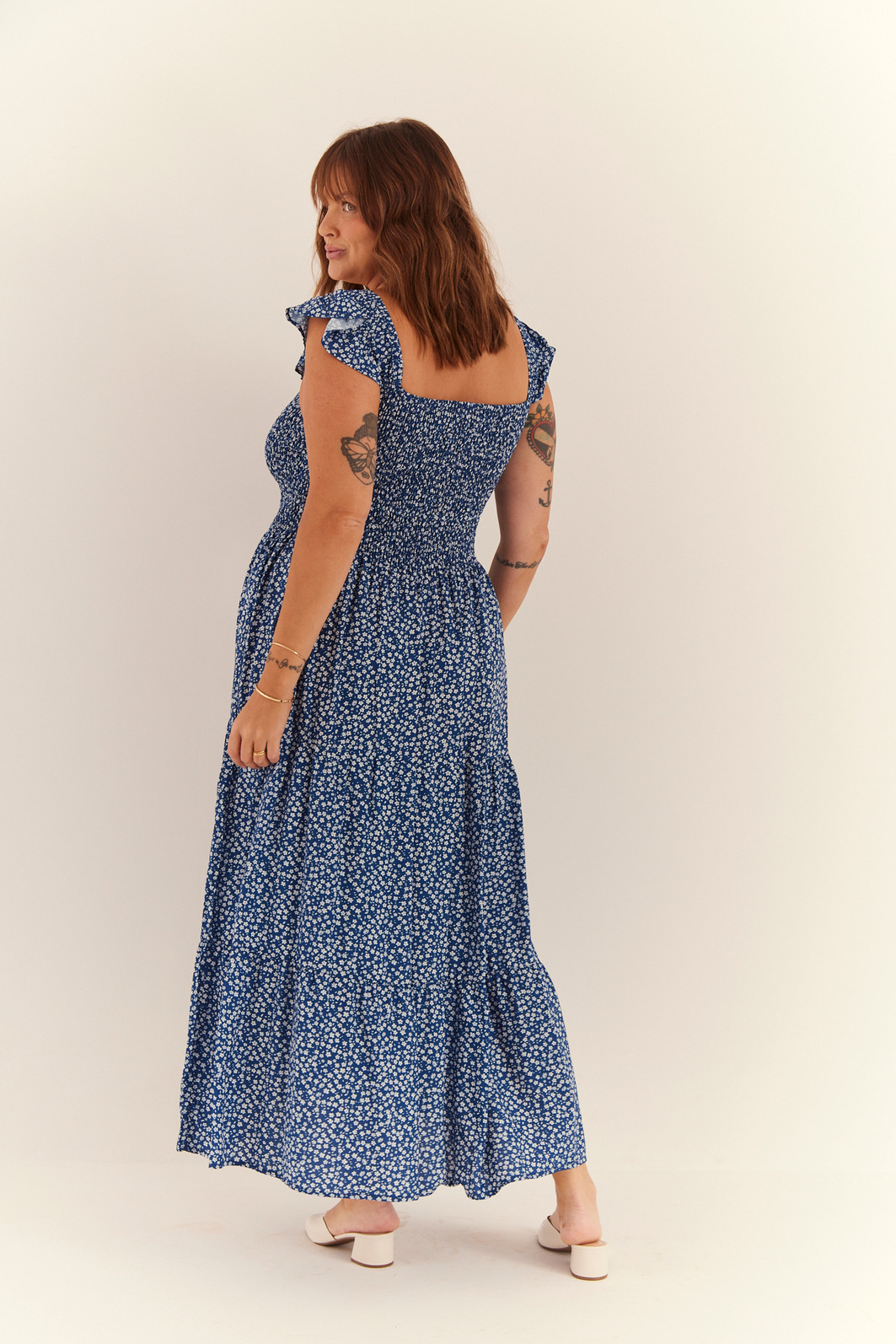 VESTIDO LOUISE FLORAL FUNDO AZUL