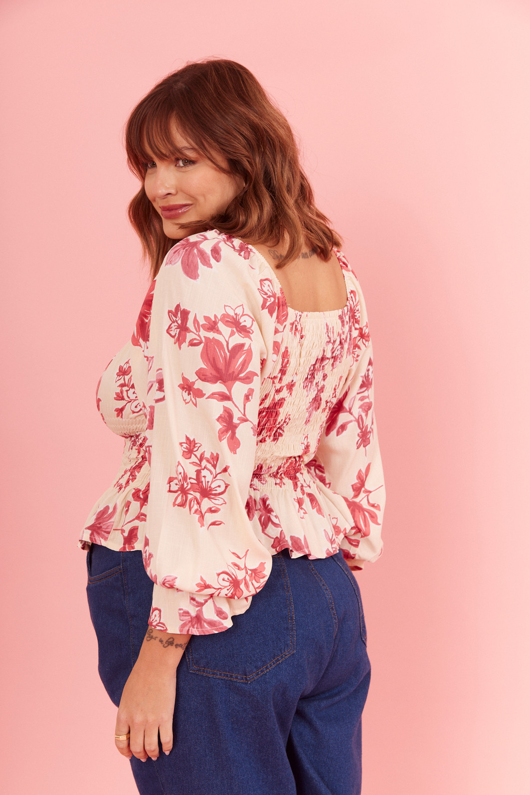 BLUSA FLOWER FLORAL FUNDO OFF BLUSA FLOWER FLORAL FUNDO OFF