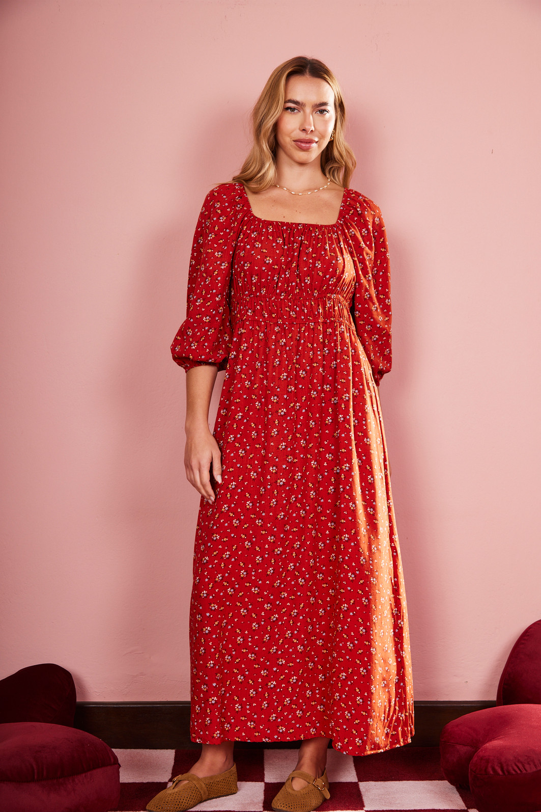 VESTIDO MIDI MORGANA FLORAL FUNDO OCRE VESTIDO MIDI MORGANA FLORAL FUNDO OCRE