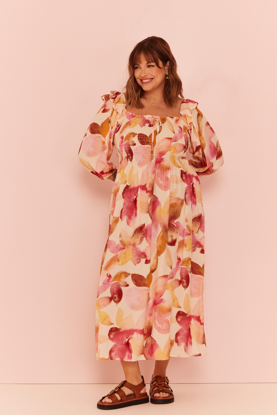 VESTIDO MIDI LAURA FLORAL FUNDO OFF VESTIDO MIDI LAURA FLORAL FUNDO OFF