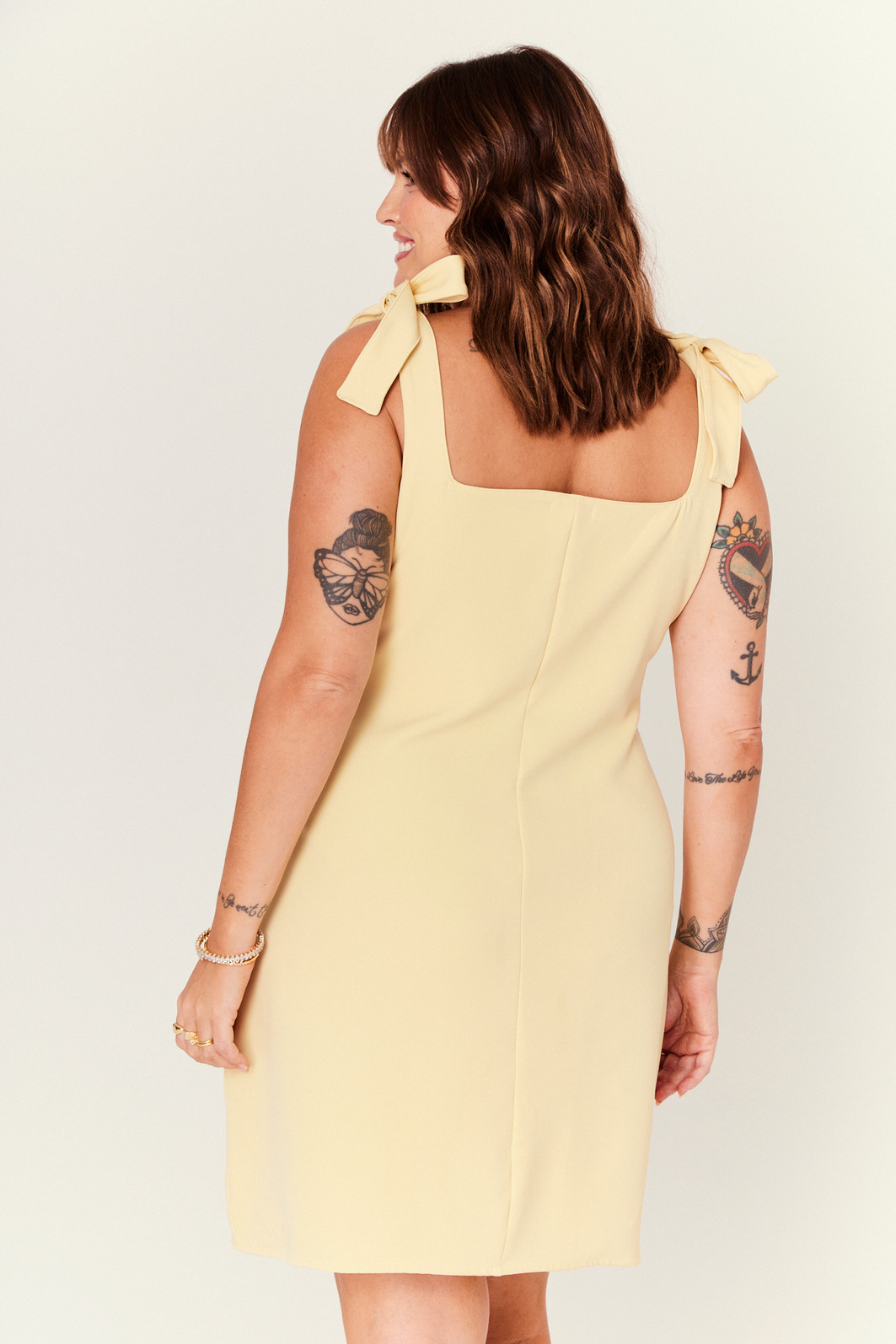 VESTIDO LAÇO OMBRO AMARELO VESTIDO LAÇO OMBRO AMARELO