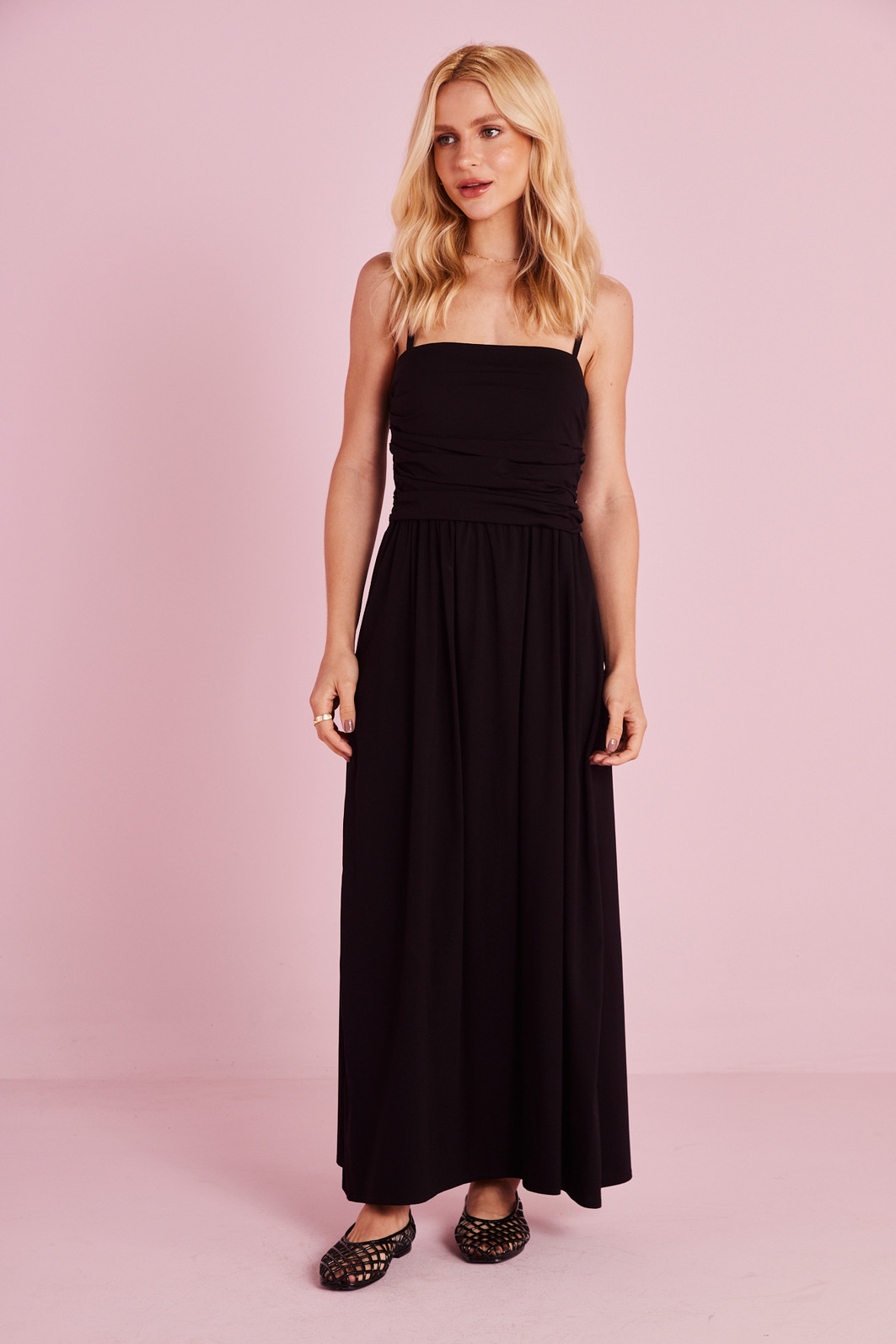 VESTIDO MIDI TRICOLINE CAMILA PRETO VESTIDO MIDI TRICOLINE CAMILA PRETO