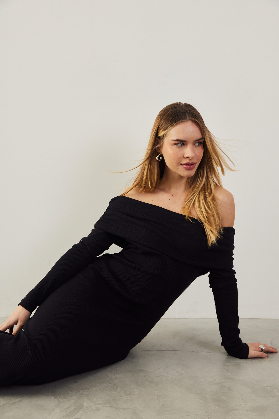 VESTIDO MIDI MORGANA PRETO VESTIDO MIDI MORGANA PRETO