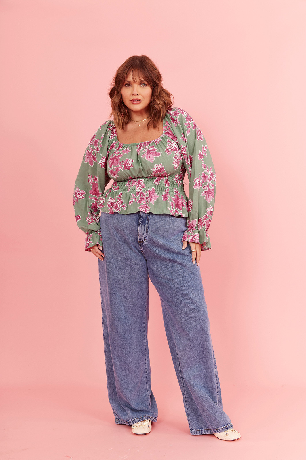 BLUSA FLOWER FLORAL FUNDO VERDE BLUSA FLOWER FLORAL FUNDO VERDE