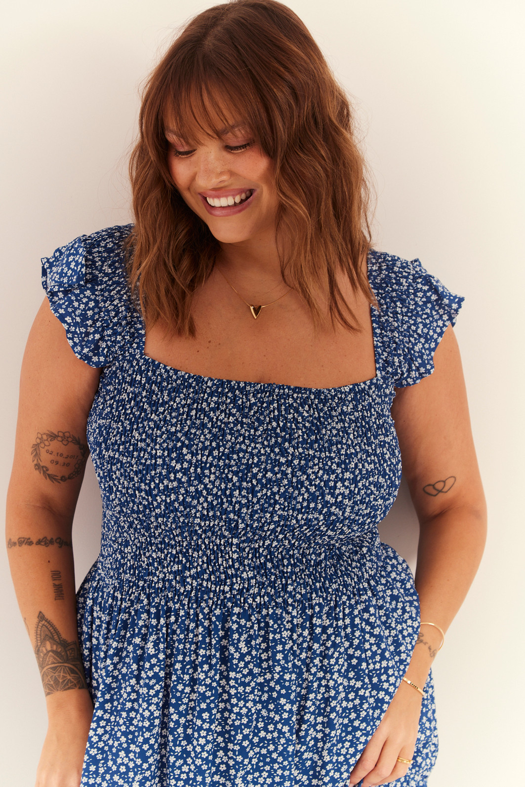 VESTIDO LOUISE FLORAL FUNDO AZUL