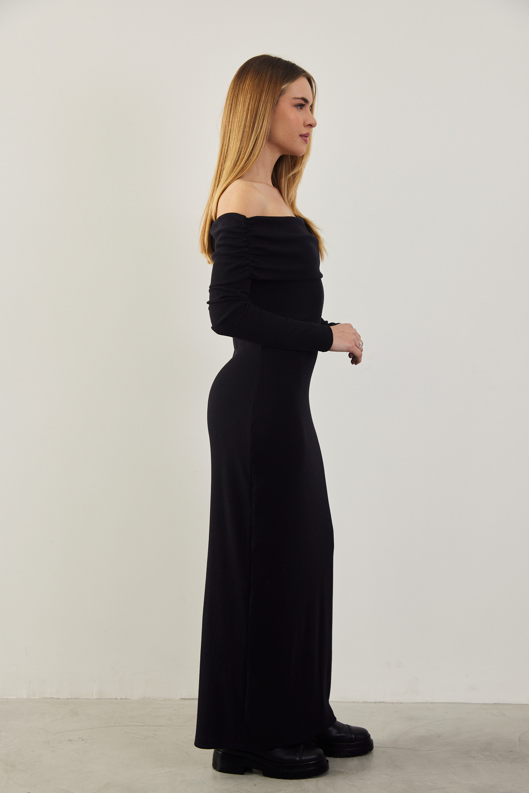 VESTIDO MIDI MORGANA PRETO VESTIDO MIDI MORGANA PRETO