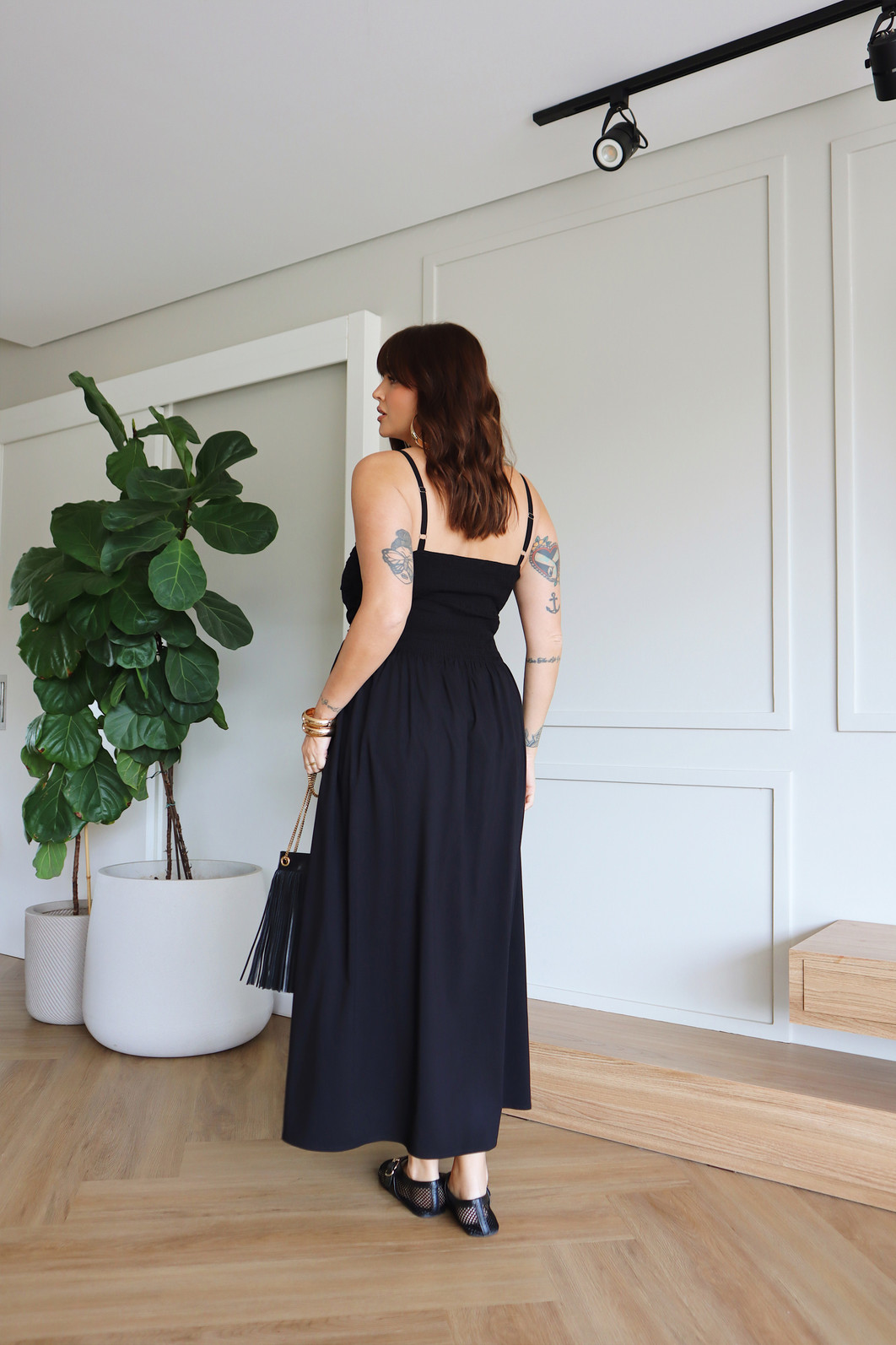 VESTIDO MIDI TRICOLINE CAMILA PRETO VESTIDO MIDI TRICOLINE CAMILA PRETO
