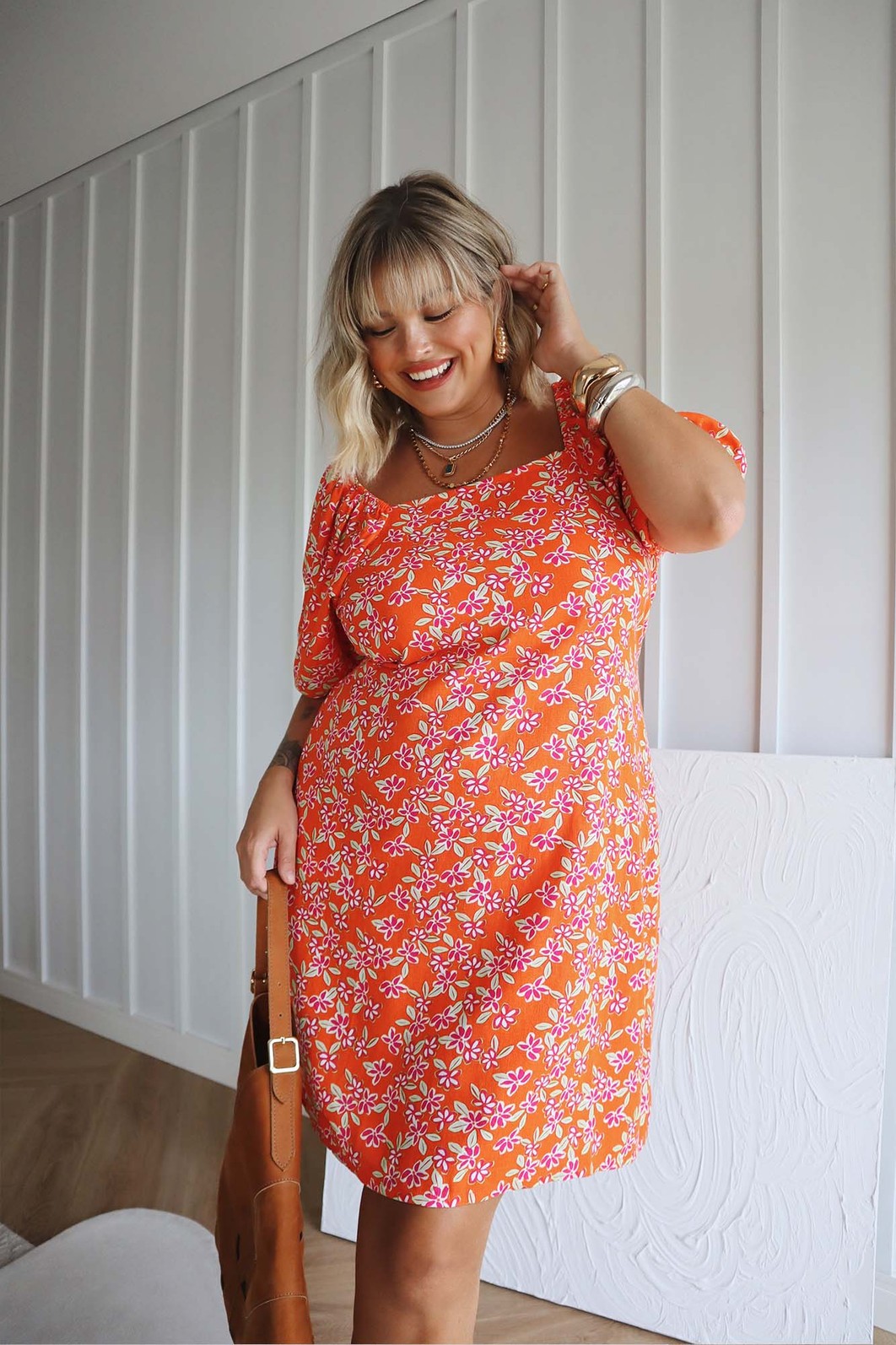 Vestido Curto Ana Paula FLORAL FUNDO LARANJA Vestido Curto Ana Paula FLORAL FUNDO LARANJA