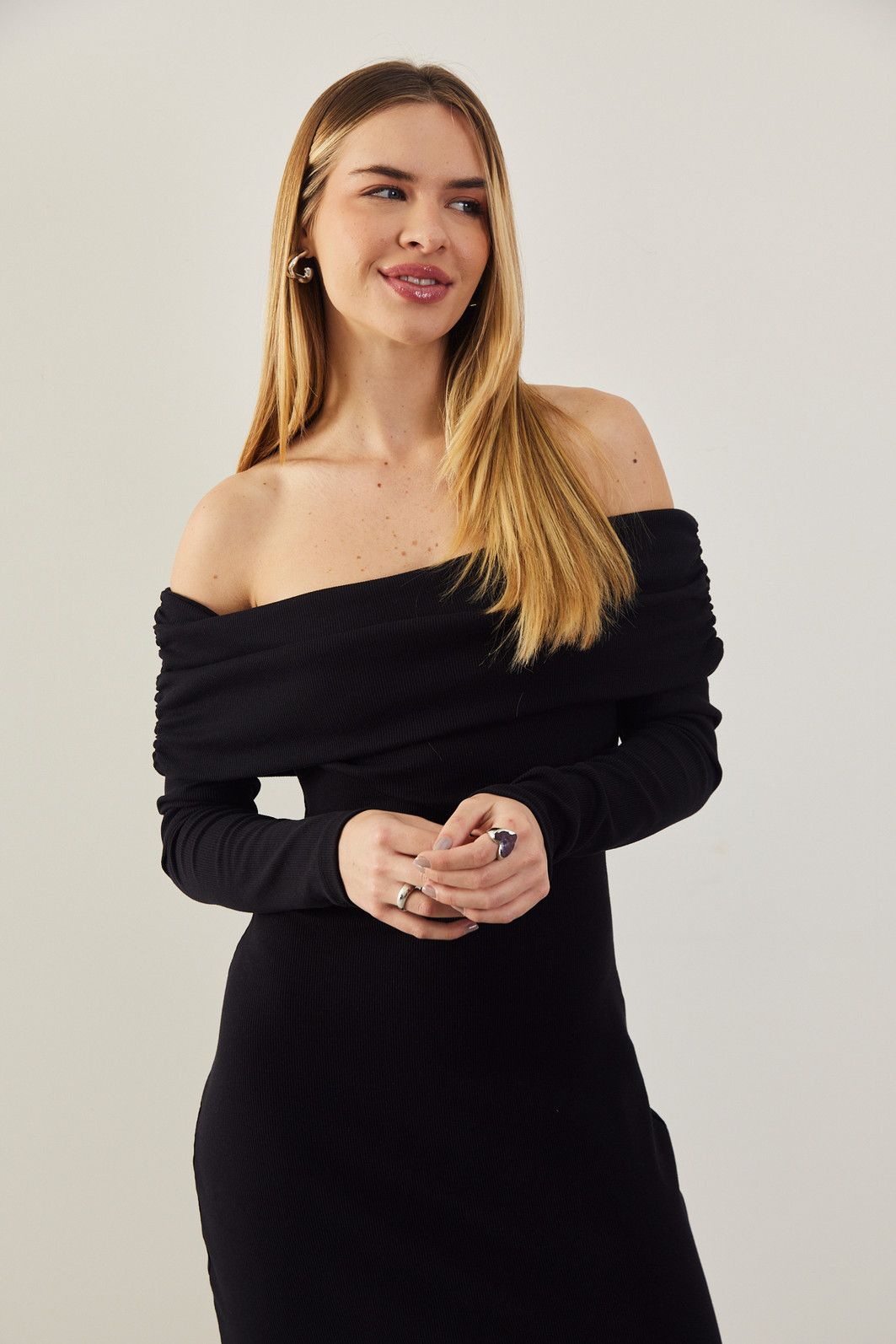 VESTIDO MIDI MORGANA PRETO VESTIDO MIDI MORGANA PRETO