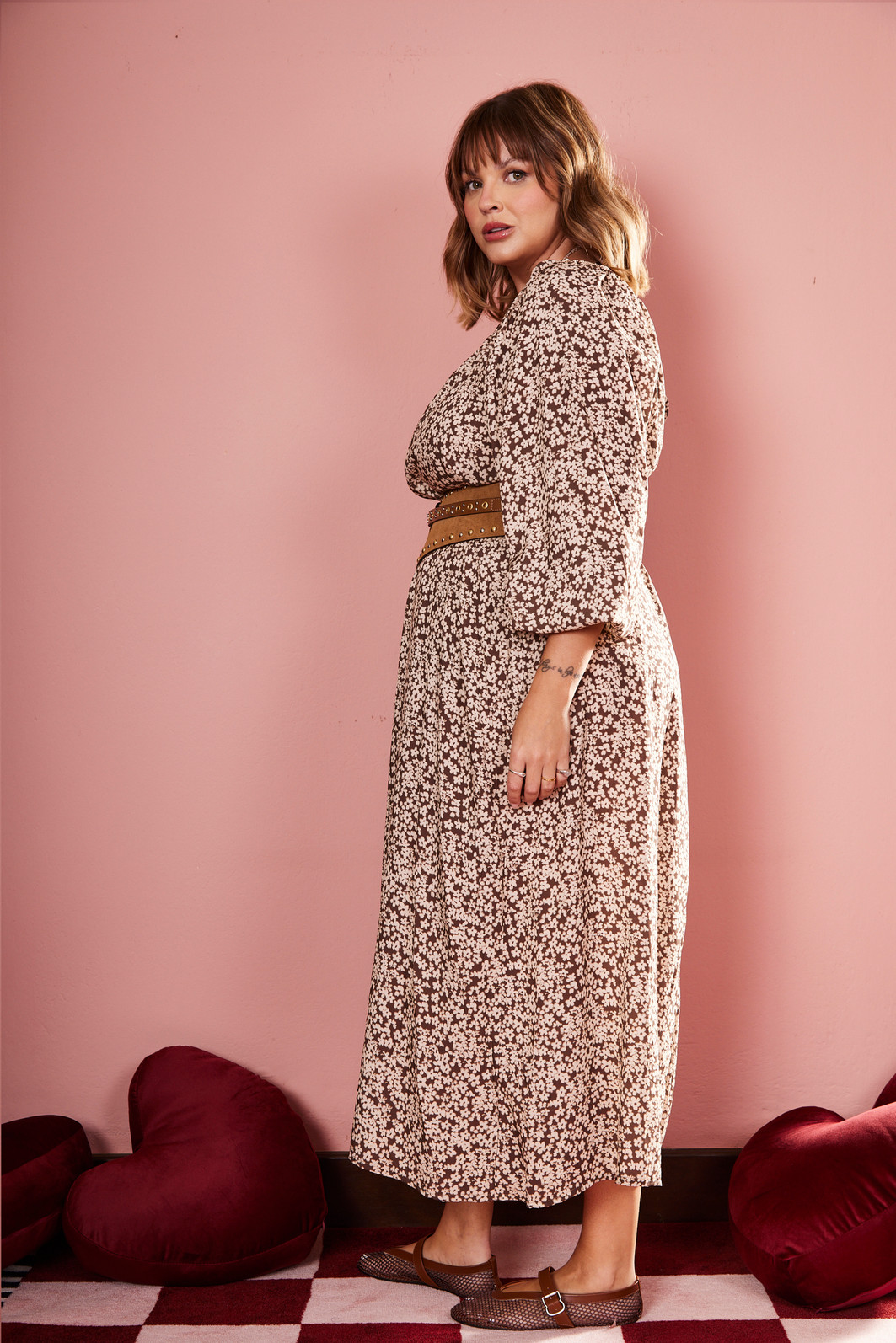 VESTIDO ANNA FLORAL FUNDO MARROM VESTIDO ANNA FLORAL FUNDO MARROM