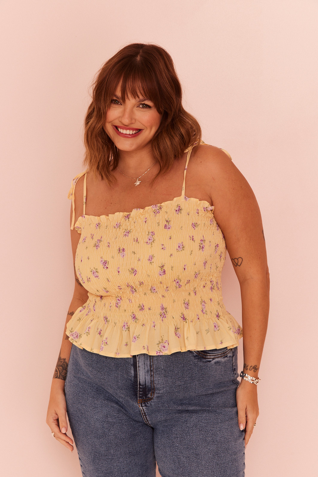 BLUSA ELAINE ESTAMPA FLORAL FUNDO AMARELO
