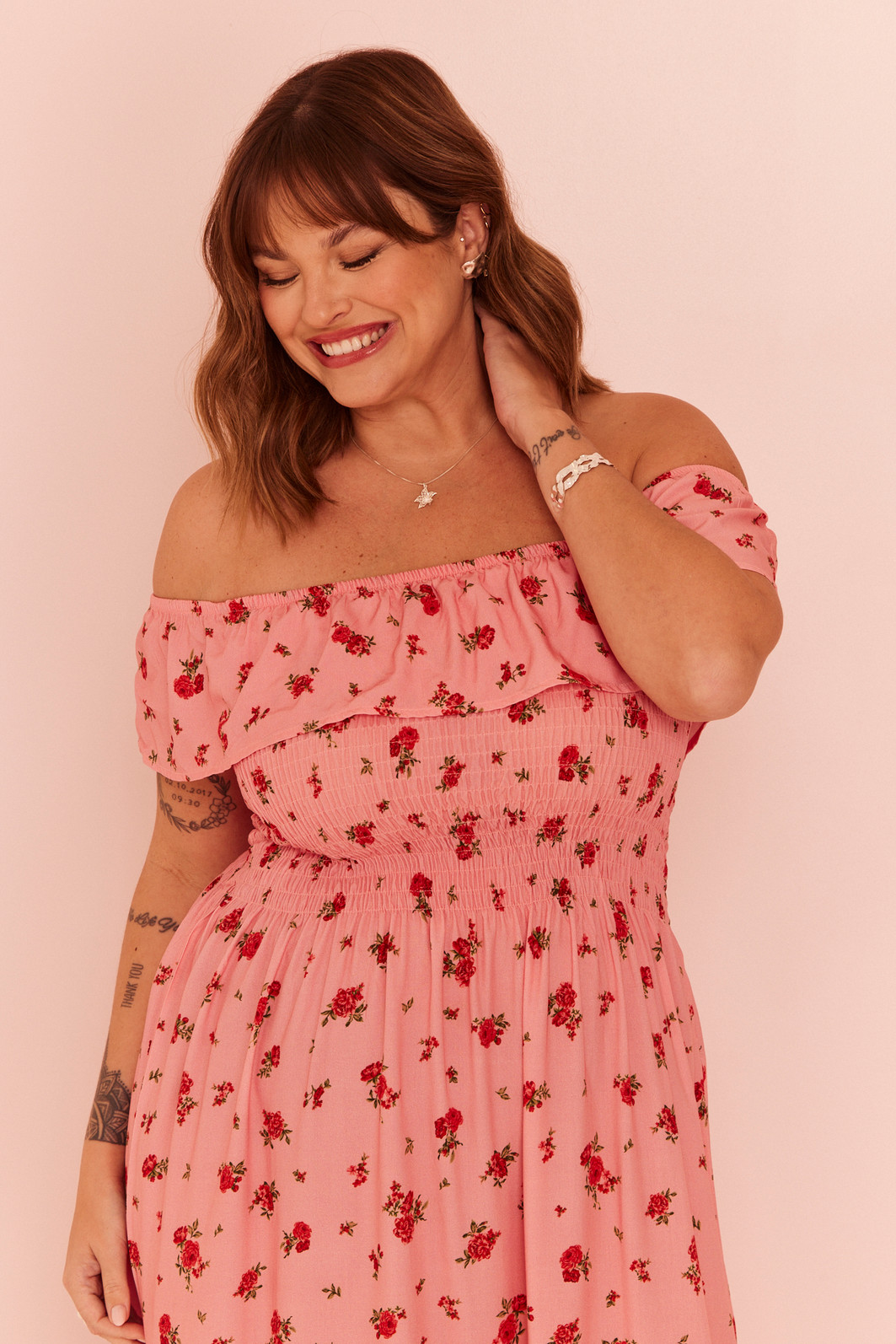 VESTIDO MIDI MAYARA FLORAL FUNDO ROSA