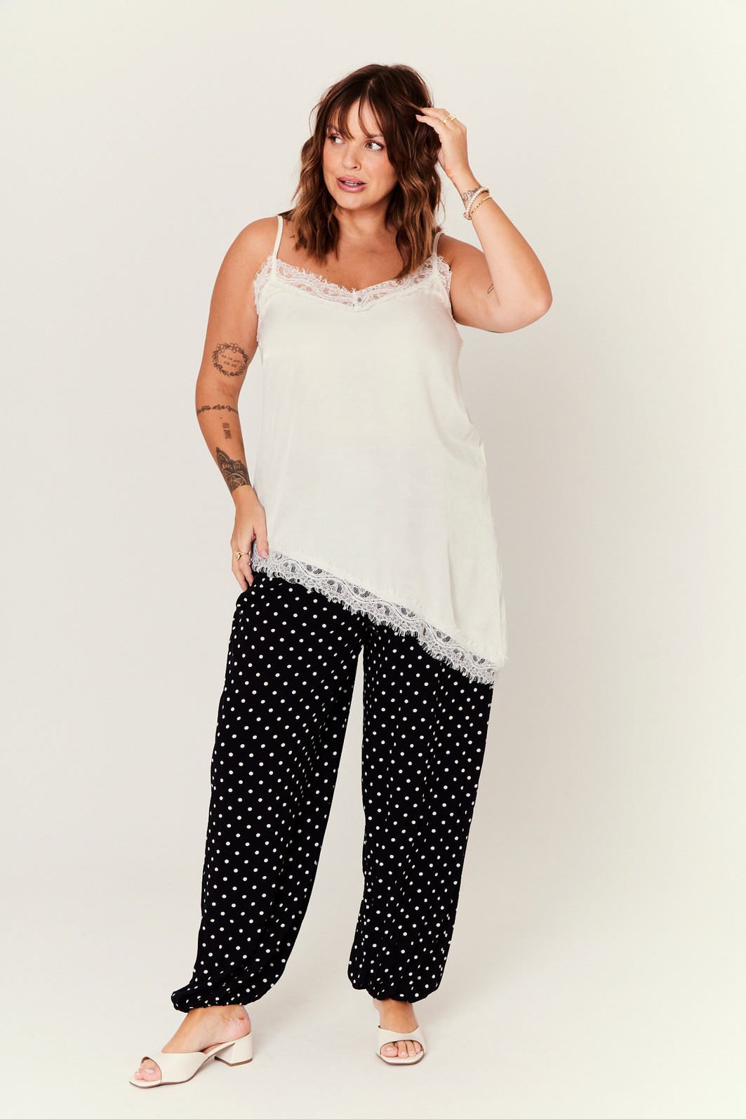 CALCA ALADIM EM POA PRÉ VENDA POA FUNDO PRETO CALCA ALADIM EM POA PRÉ VENDA POA FUNDO PRETO