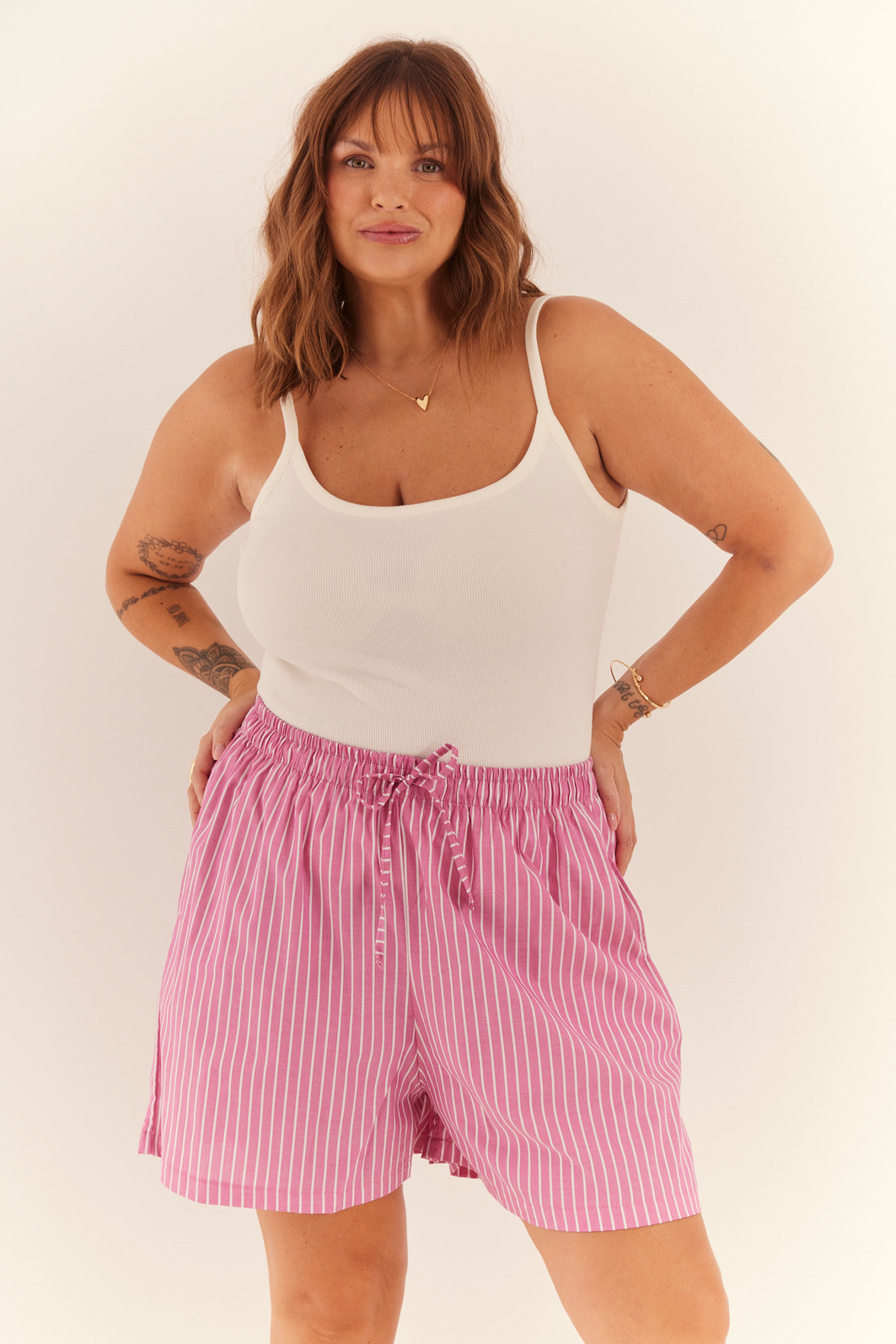 SHORTS NICE LISTRADO ROSA