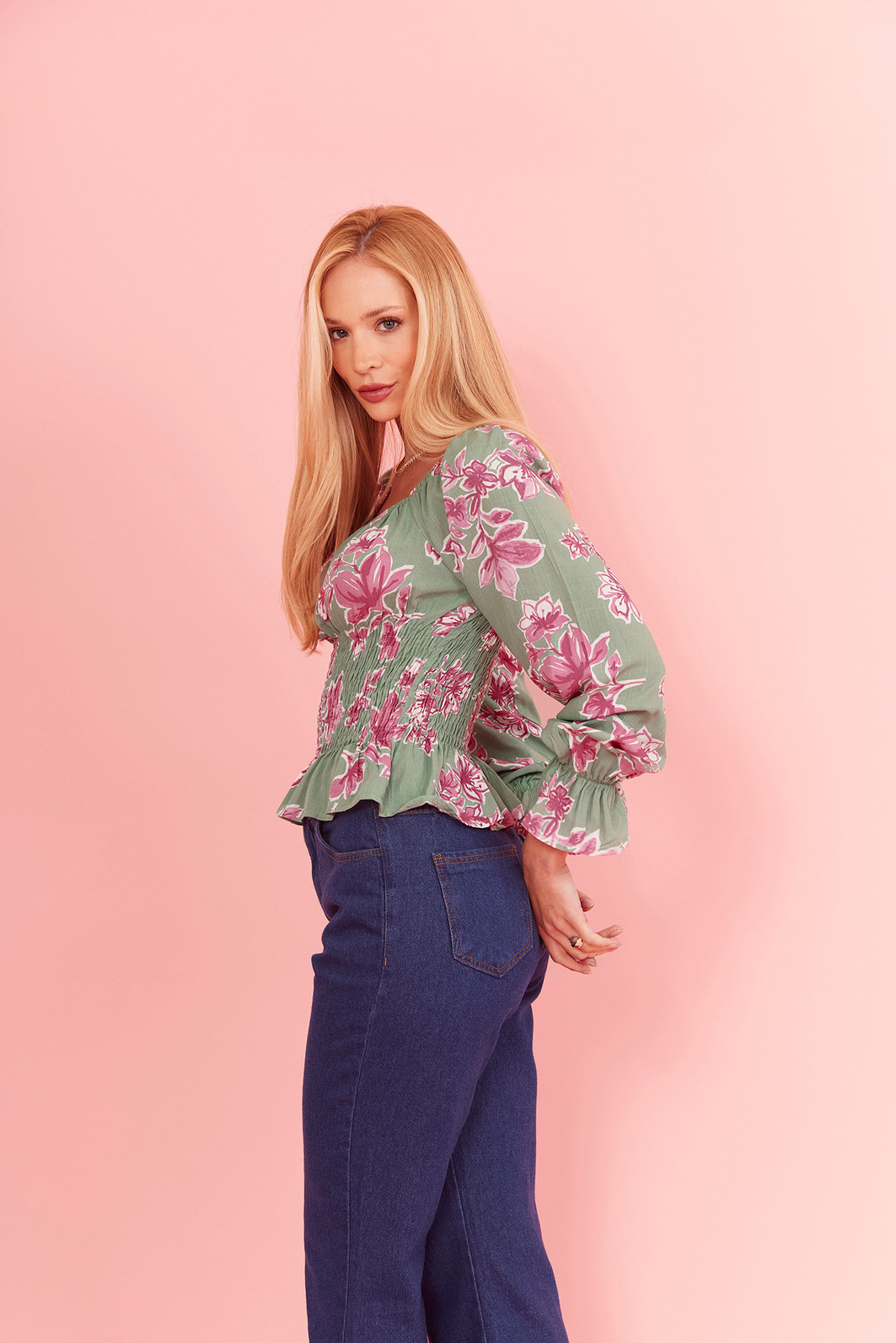 BLUSA FLOWER FLORAL FUNDO VERDE BLUSA FLOWER FLORAL FUNDO VERDE