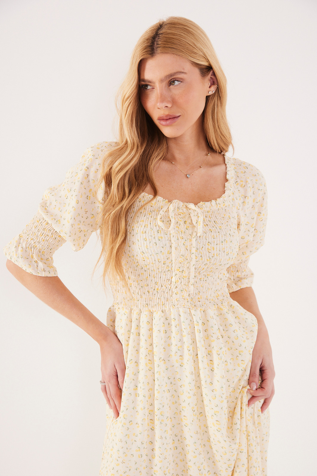 VESTIDO GABRIELA FLORAL FLORES AMARELAS