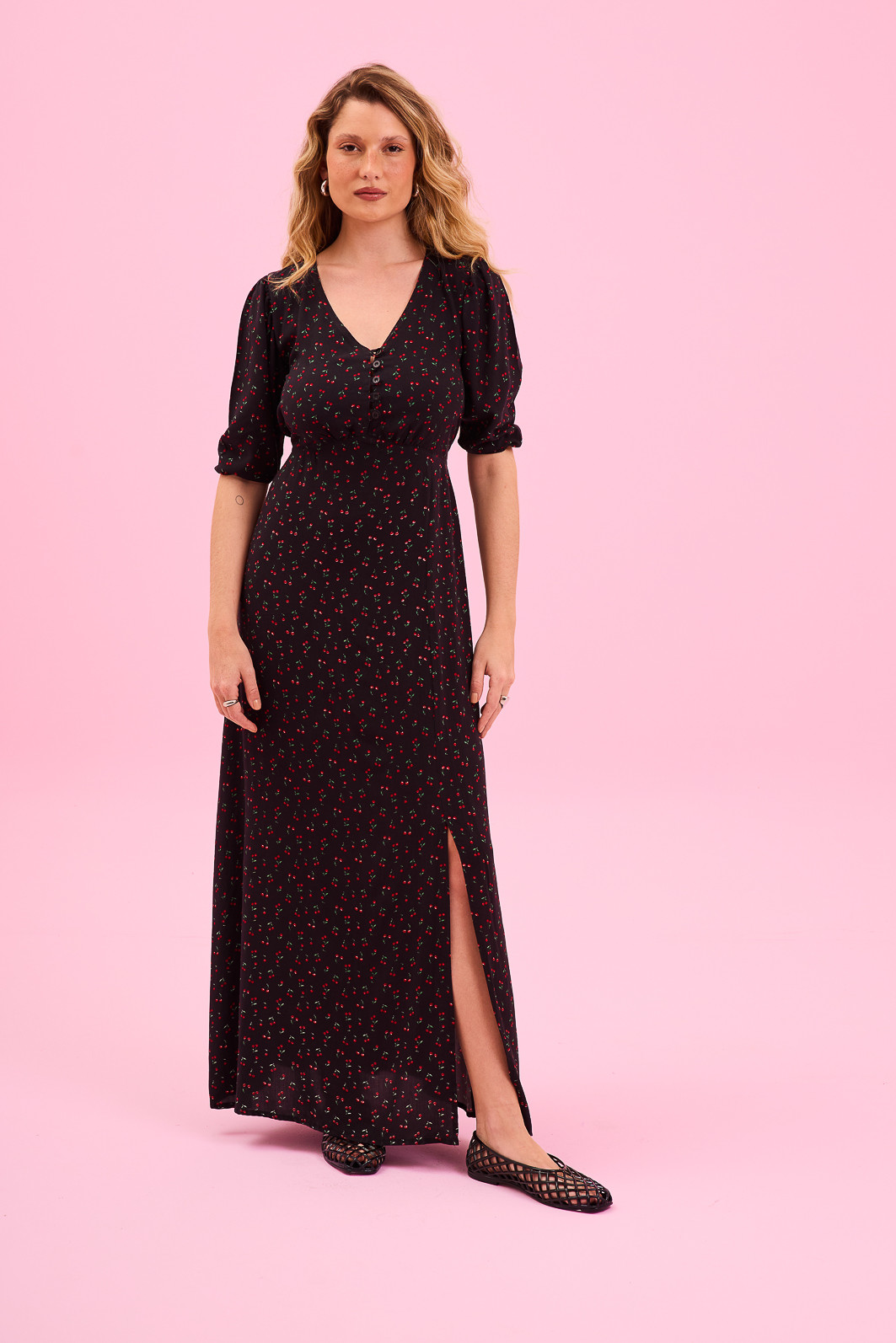 VESTIDO FLASH SALE CEREJA FUNDO PRETO VESTIDO FLASH SALE CEREJA FUNDO PRETO