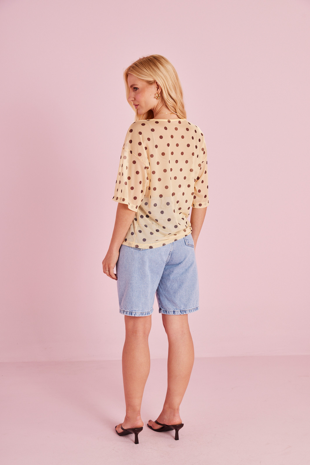 BLUSA TULE FLASH SALE COM REGATA POÁ MARROM BLUSA TULE FLASH SALE COM REGATA POÁ MARROM