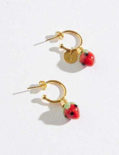 BRINCO DE ARGOLA PINGENTE MORANGO DOURADO BRINCO DE ARGOLA PINGENTE MORANGO DOURADO