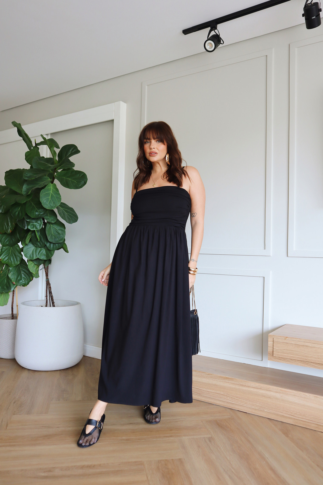 VESTIDO MIDI TRICOLINE CAMILA PRETO VESTIDO MIDI TRICOLINE CAMILA PRETO