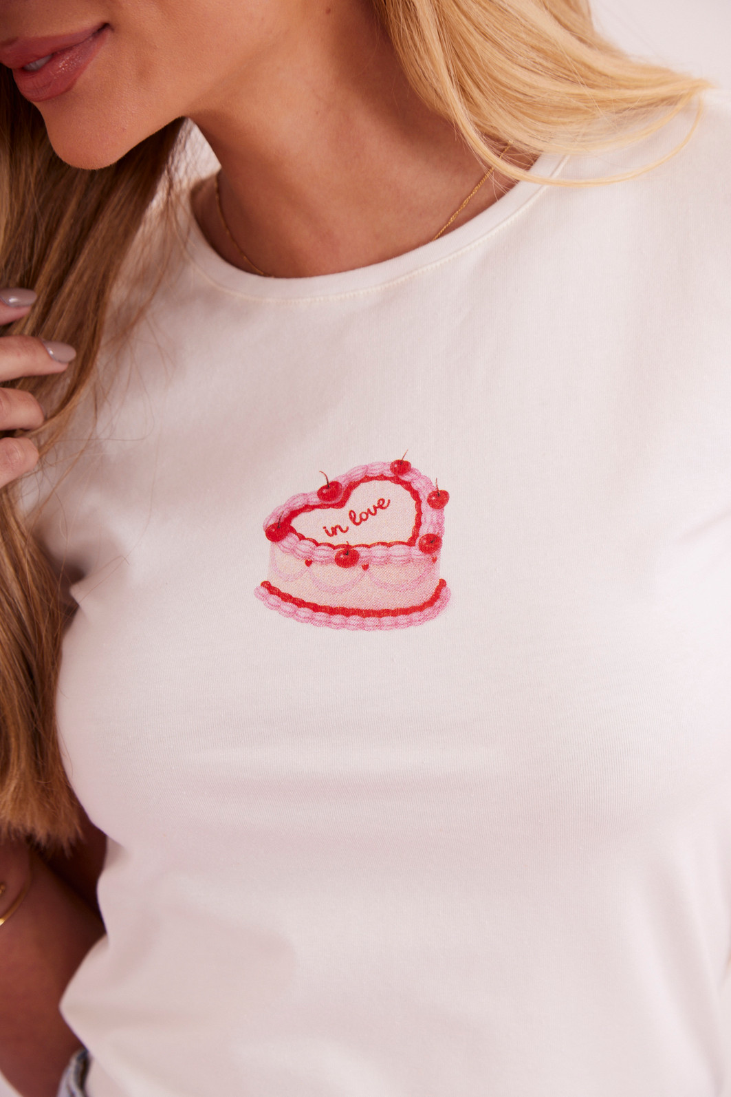 BABY TEE CAKE IN LOVE OFF WHITE BABY TEE CAKE IN LOVE OFF WHITE