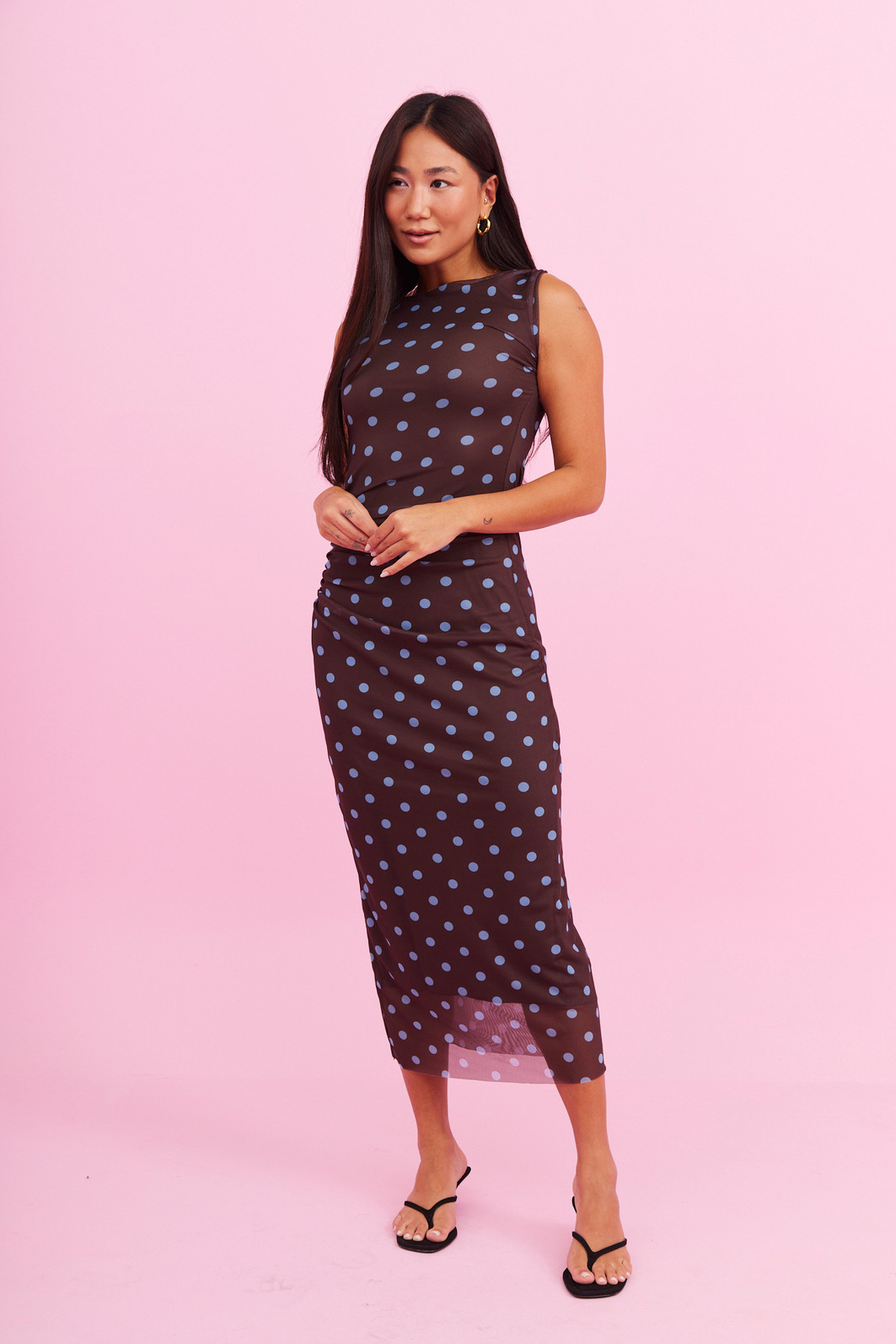 VESTIDO TULE JULIANA POA AZUL FUNDO MARROM VESTIDO TULE JULIANA POA AZUL FUNDO MARROM