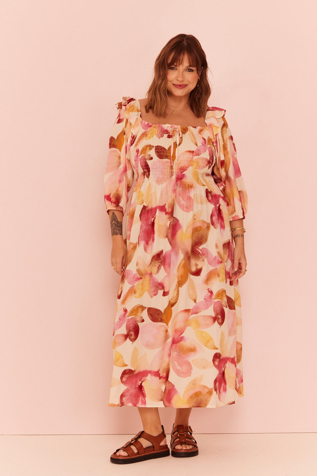 VESTIDO MIDI LAURA FLORAL FUNDO OFF VESTIDO MIDI LAURA FLORAL FUNDO OFF